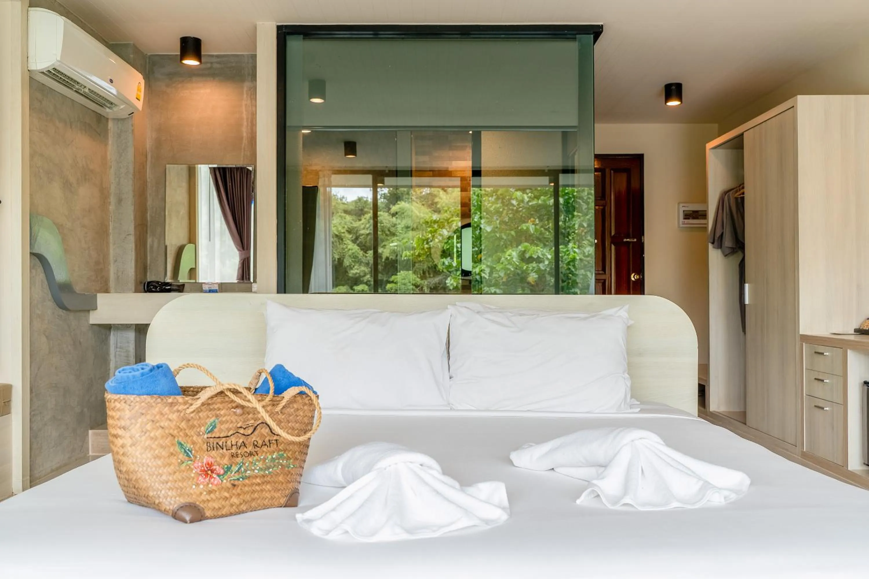 Bed in Binlha Raft Resort