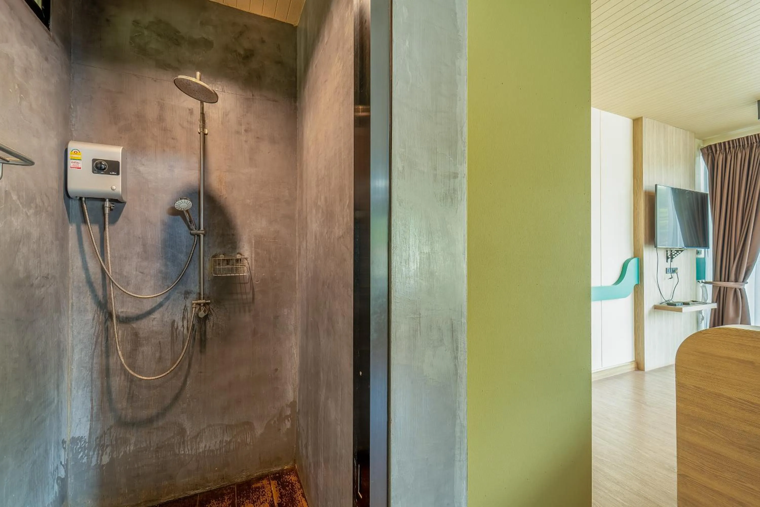 Shower in Binlha Raft Resort