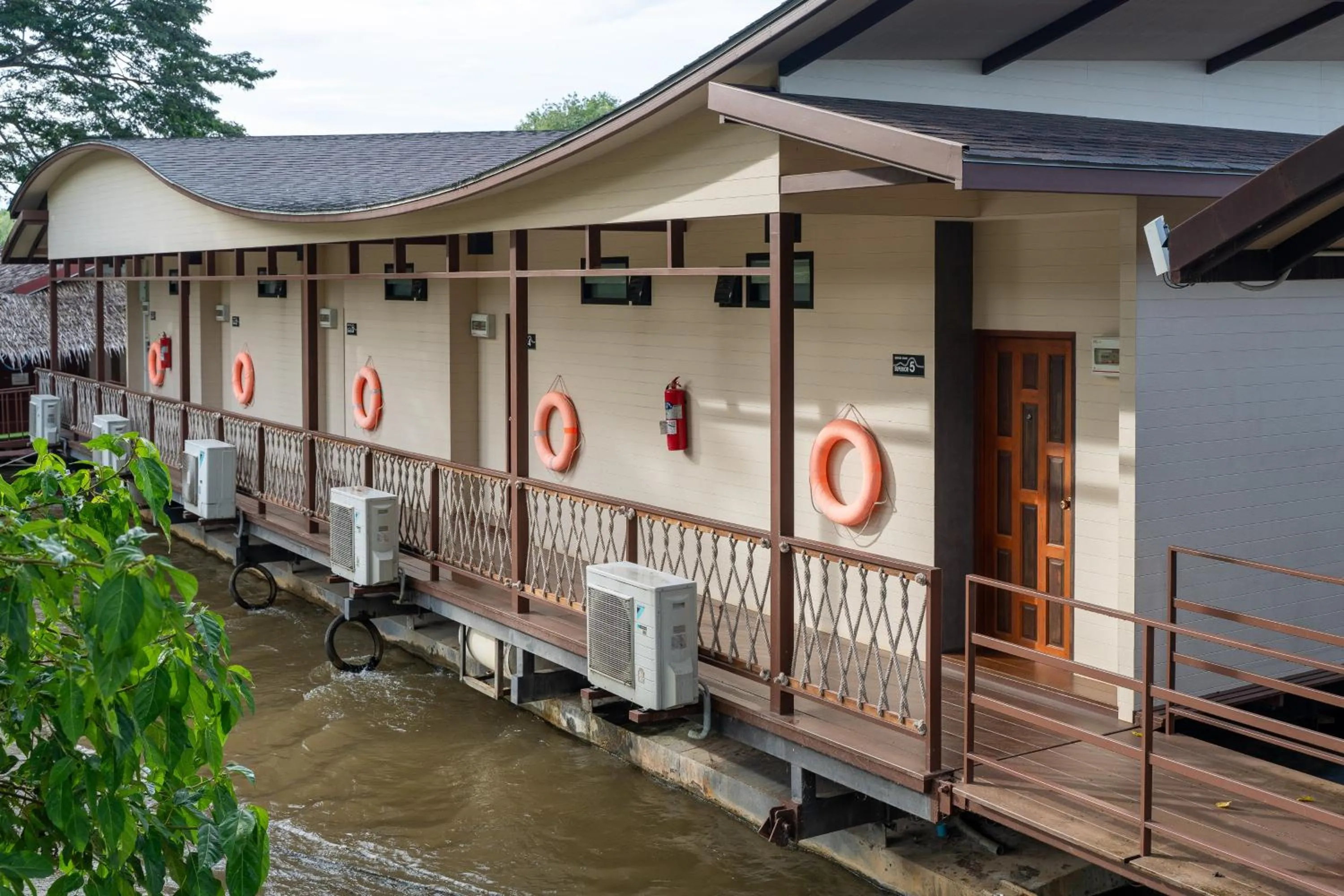 Property building in Binlha Raft Resort