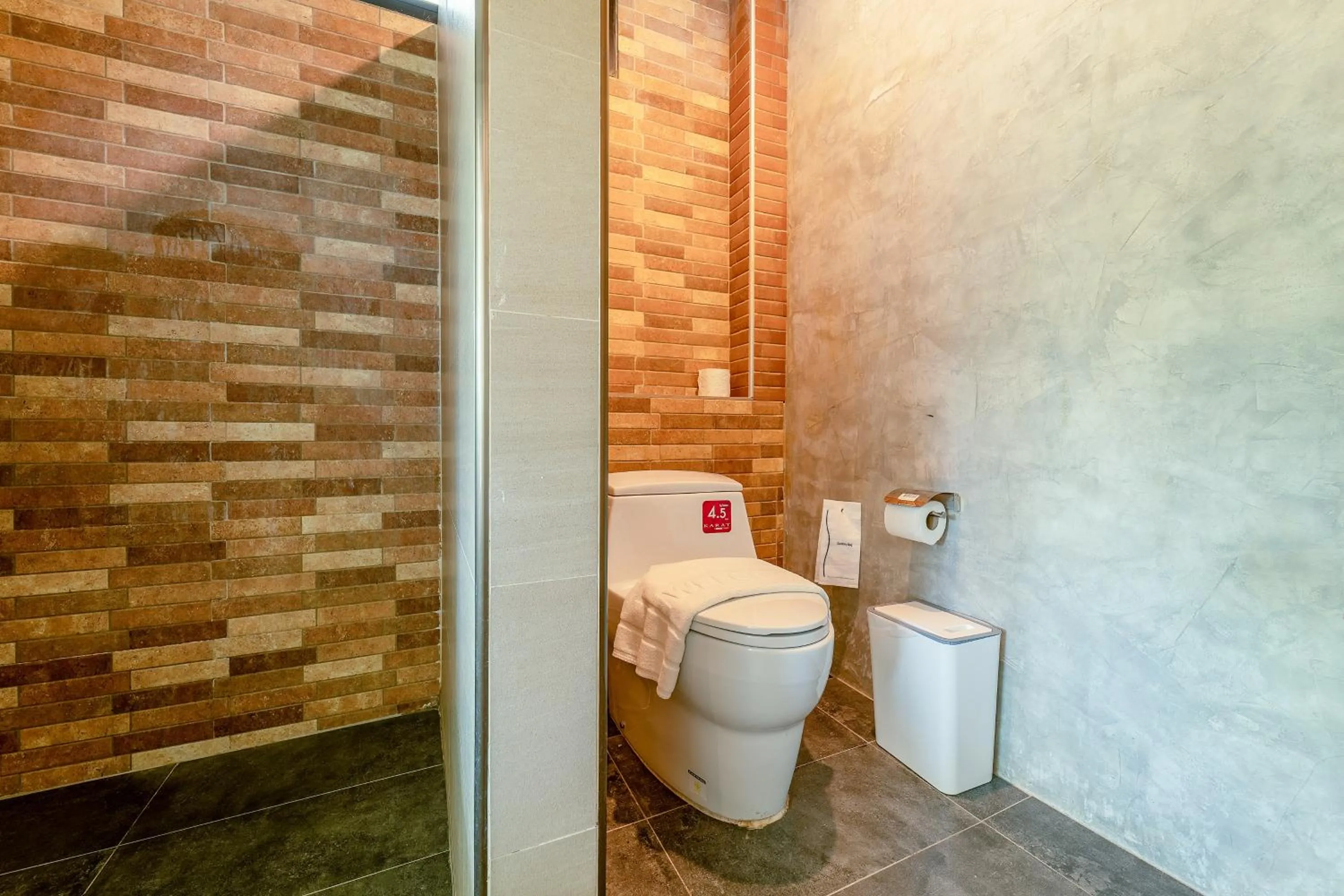 Toilet in Binlha Raft Resort