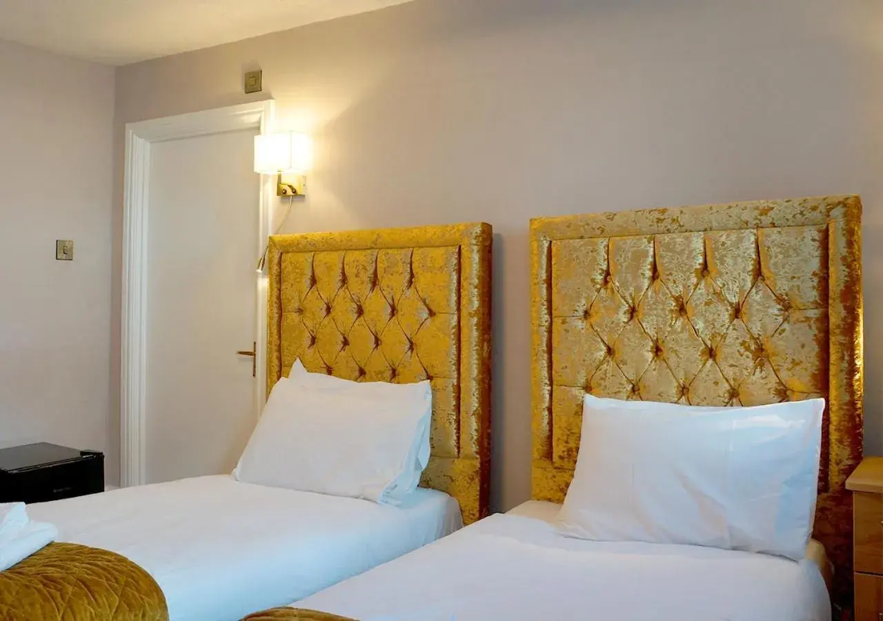 Twin Room with Sea View in The Pier Hotel Twin Room with Sea View in The Pier Hotel