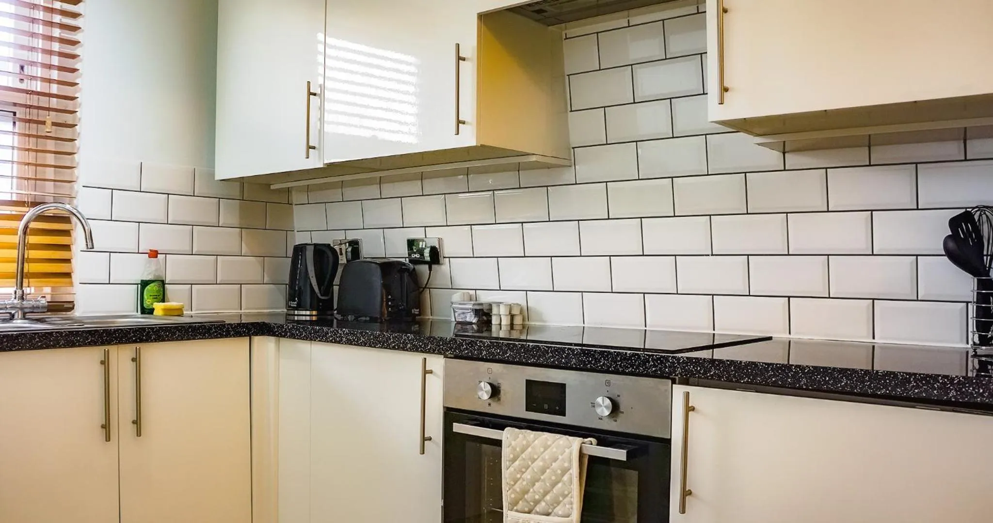 Kitchen or kitchenette in The Pier Hotel