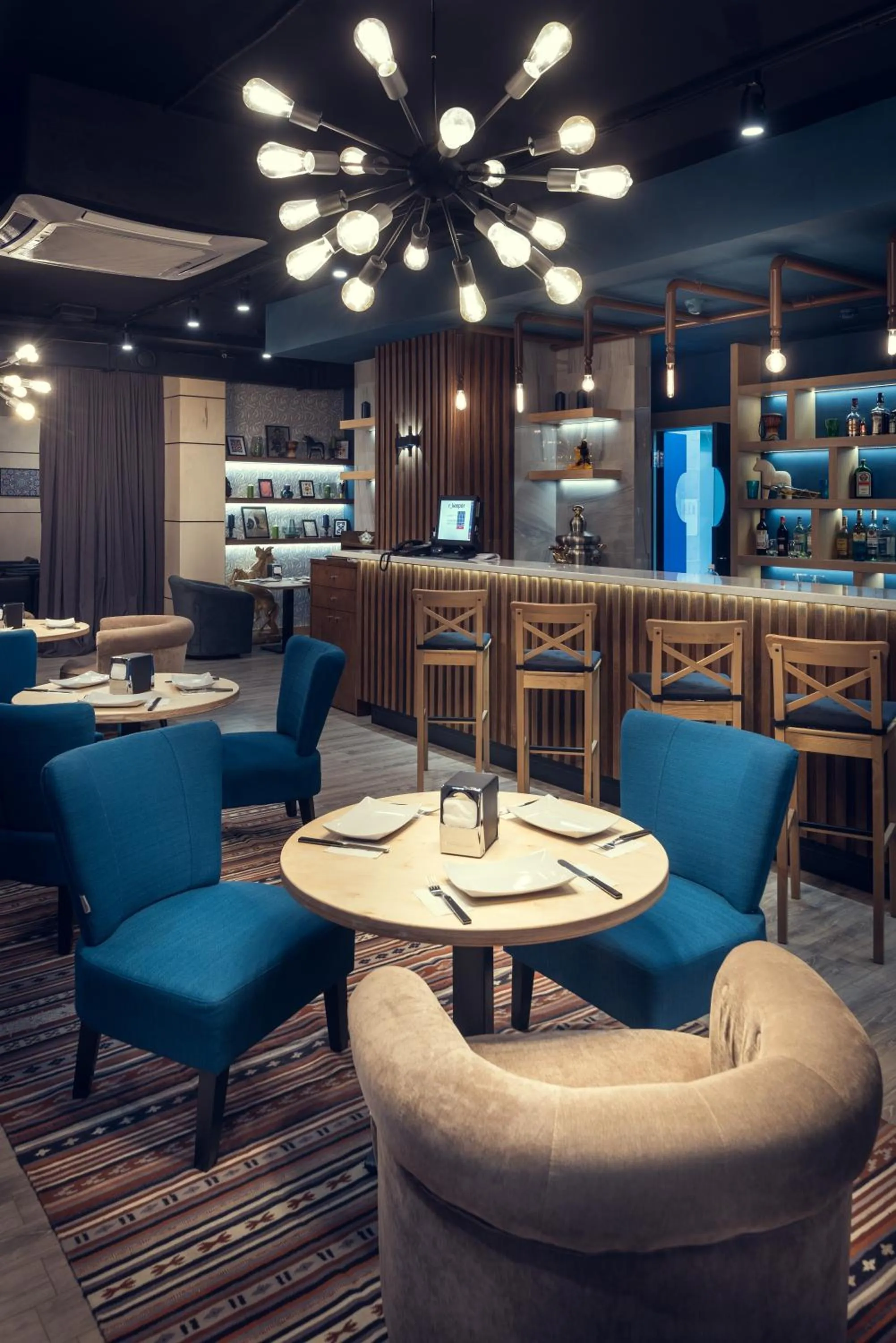 Restaurant/places to eat in AYKUN Hotel by AG Hotels Group