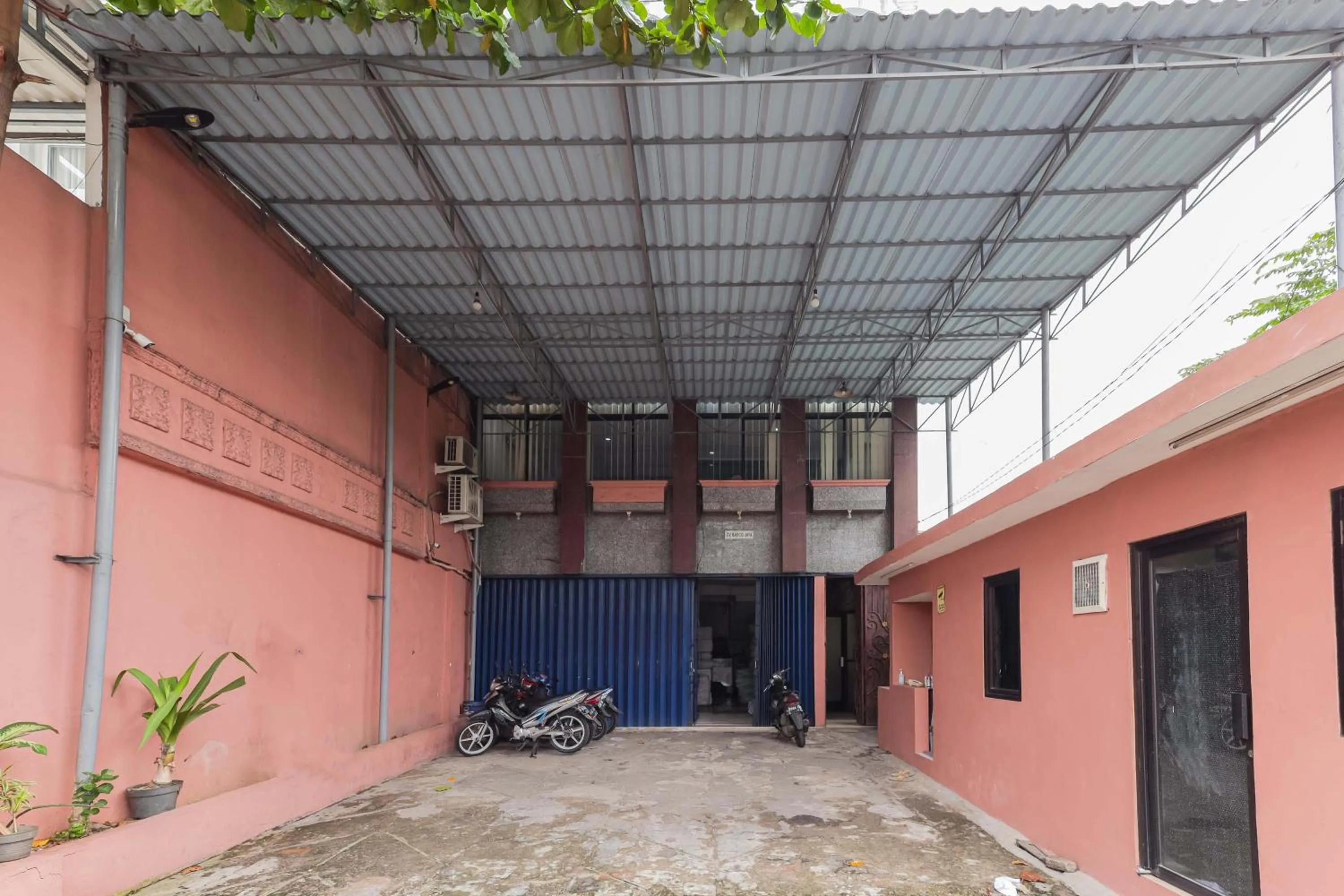 Other in RedDoorz Syariah near Stasiun Karet