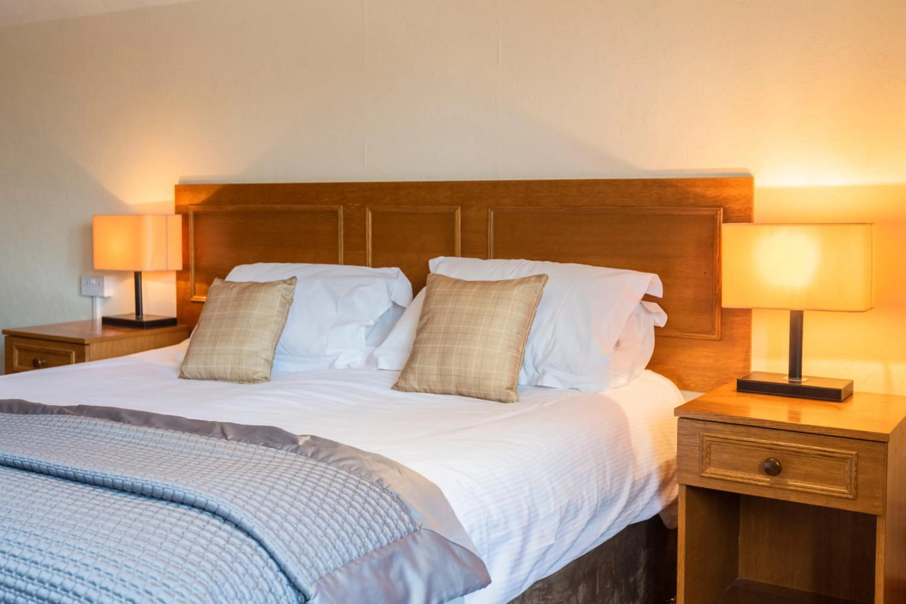 Bed in The Stratford Park Hotel & Golf Club