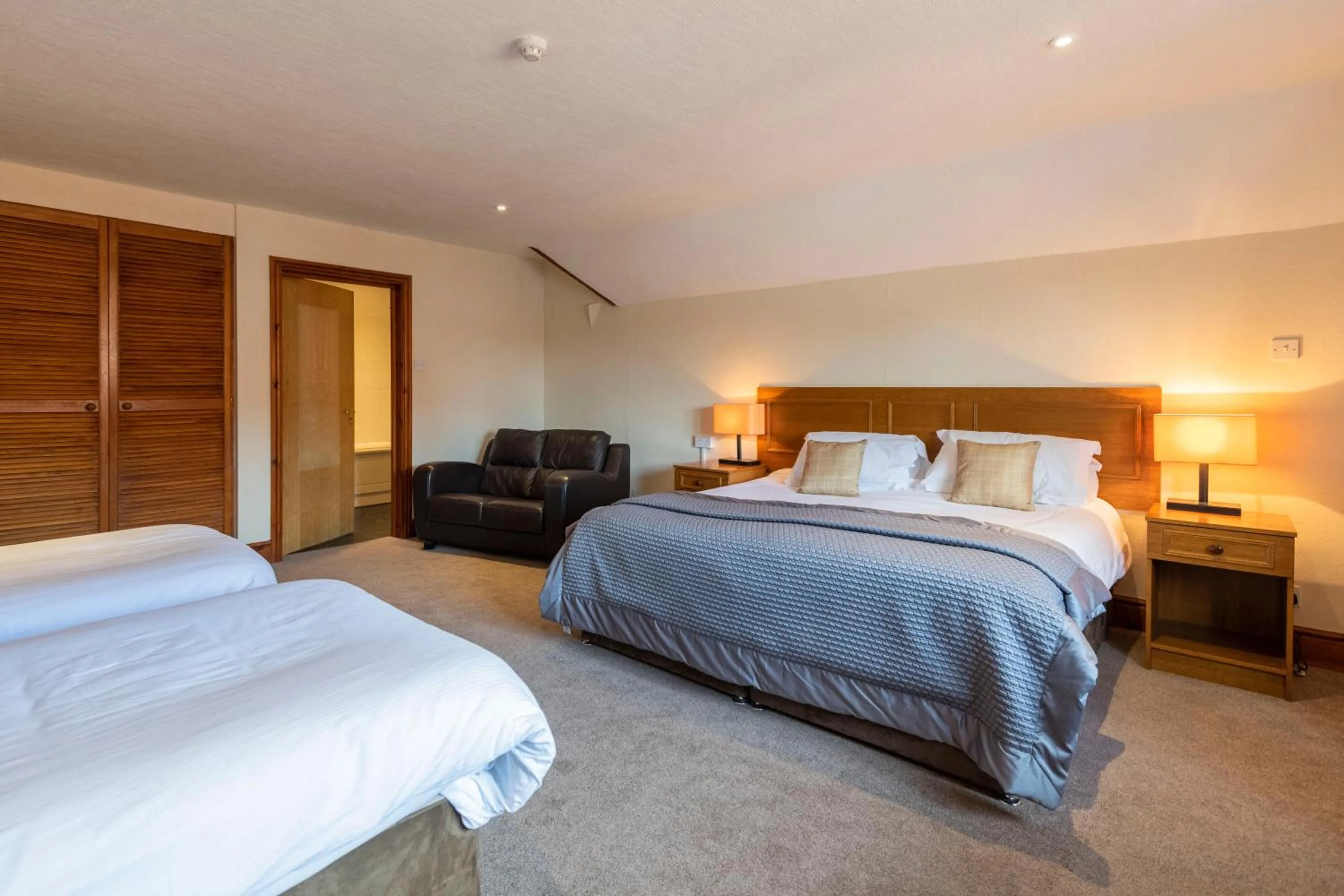 Bed in The Stratford Park Hotel & Golf Club