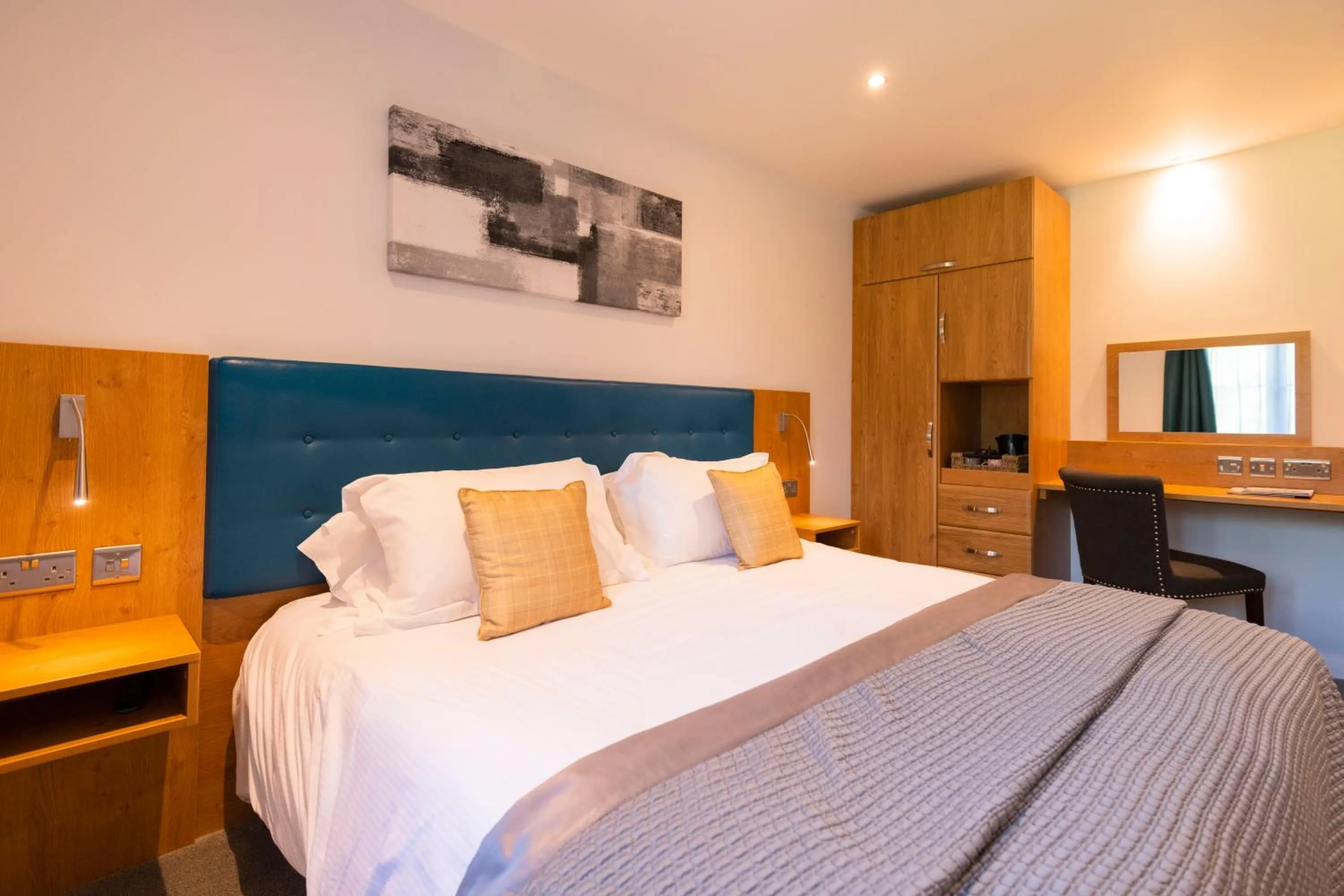 Photo of the whole room, Bed in The Stratford Park Hotel & Golf Club