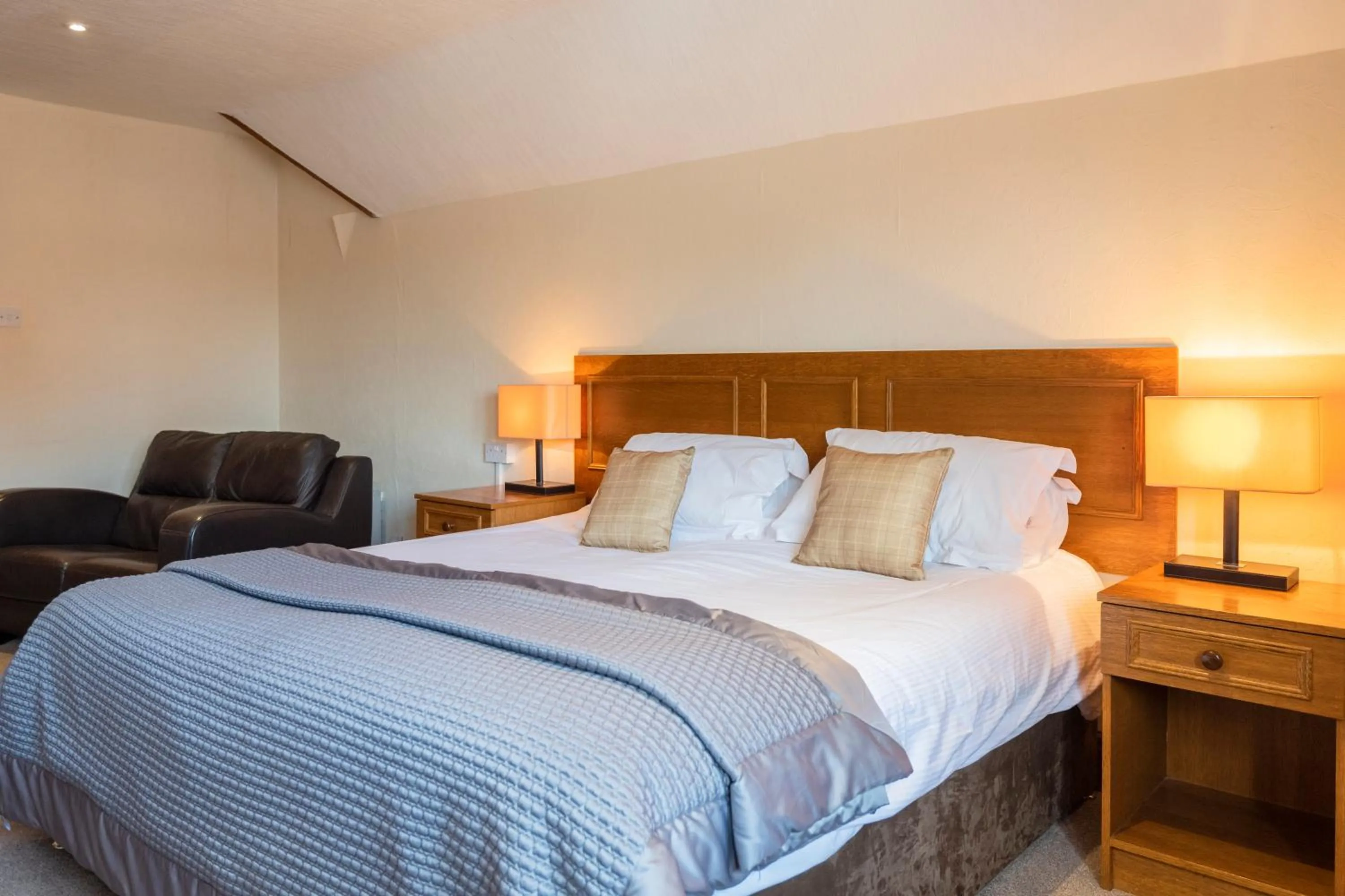 Bed in The Stratford Park Hotel & Golf Club