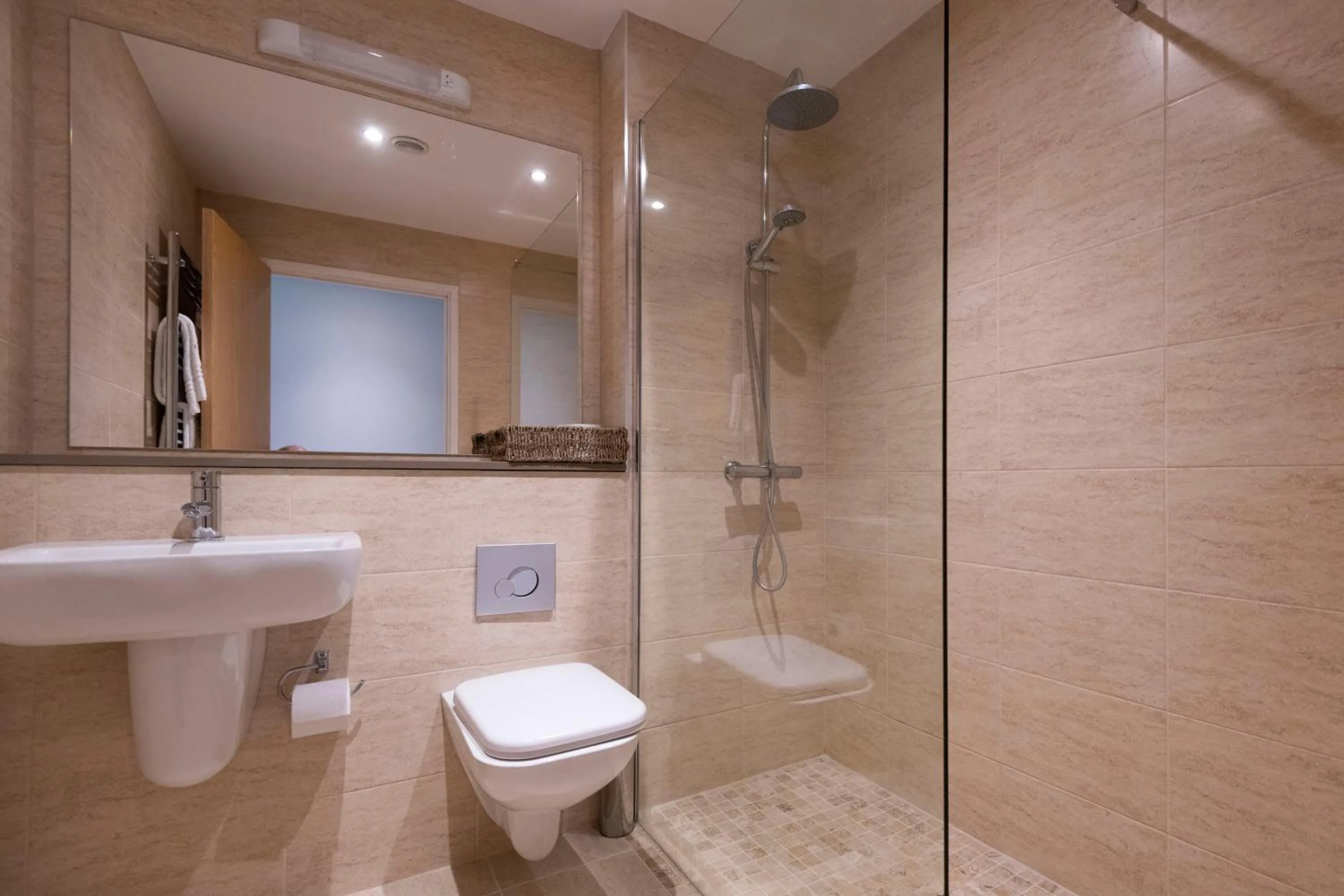 Shower in The Stratford Park Hotel & Golf Club