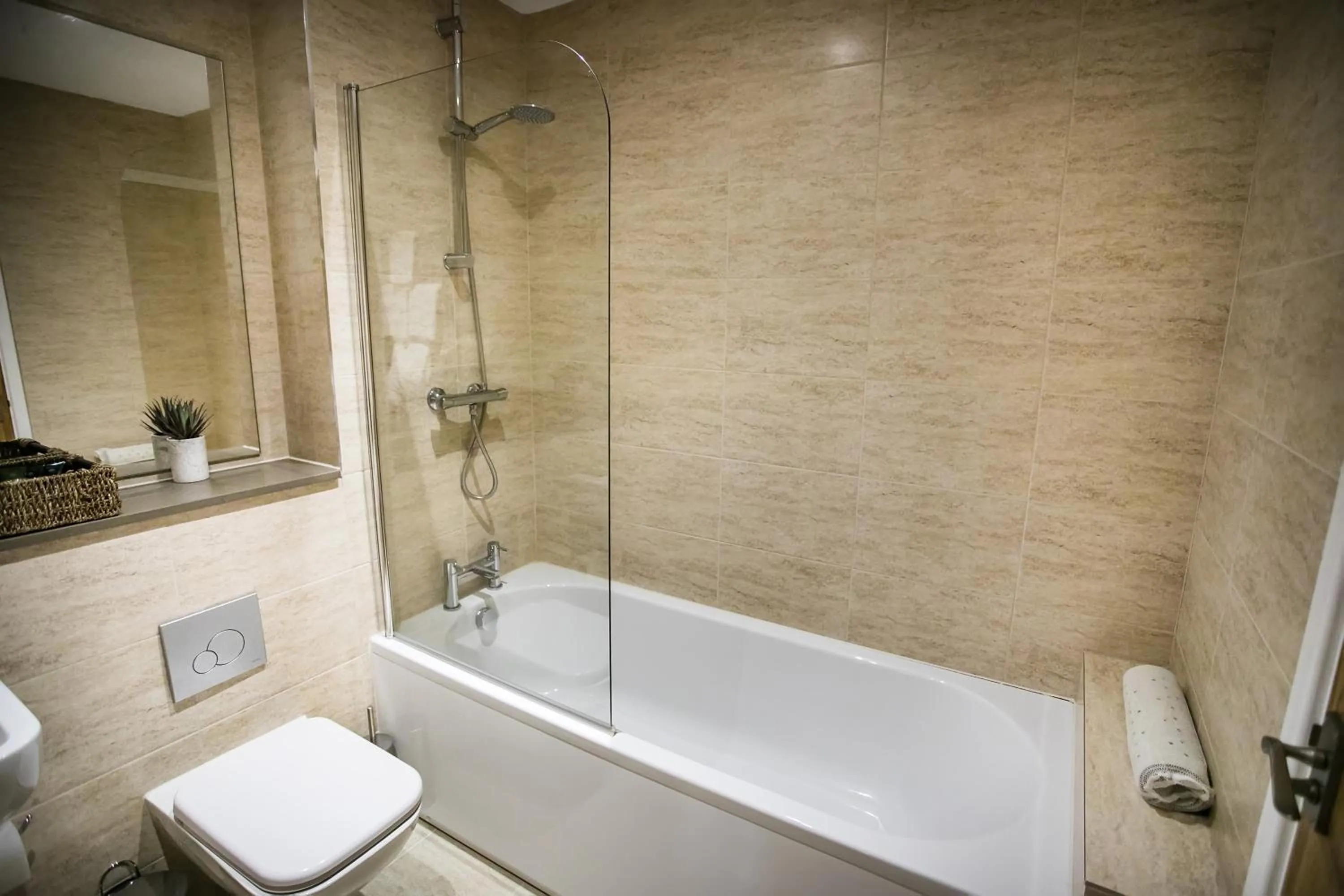 Shower in The Stratford Park Hotel & Golf Club
