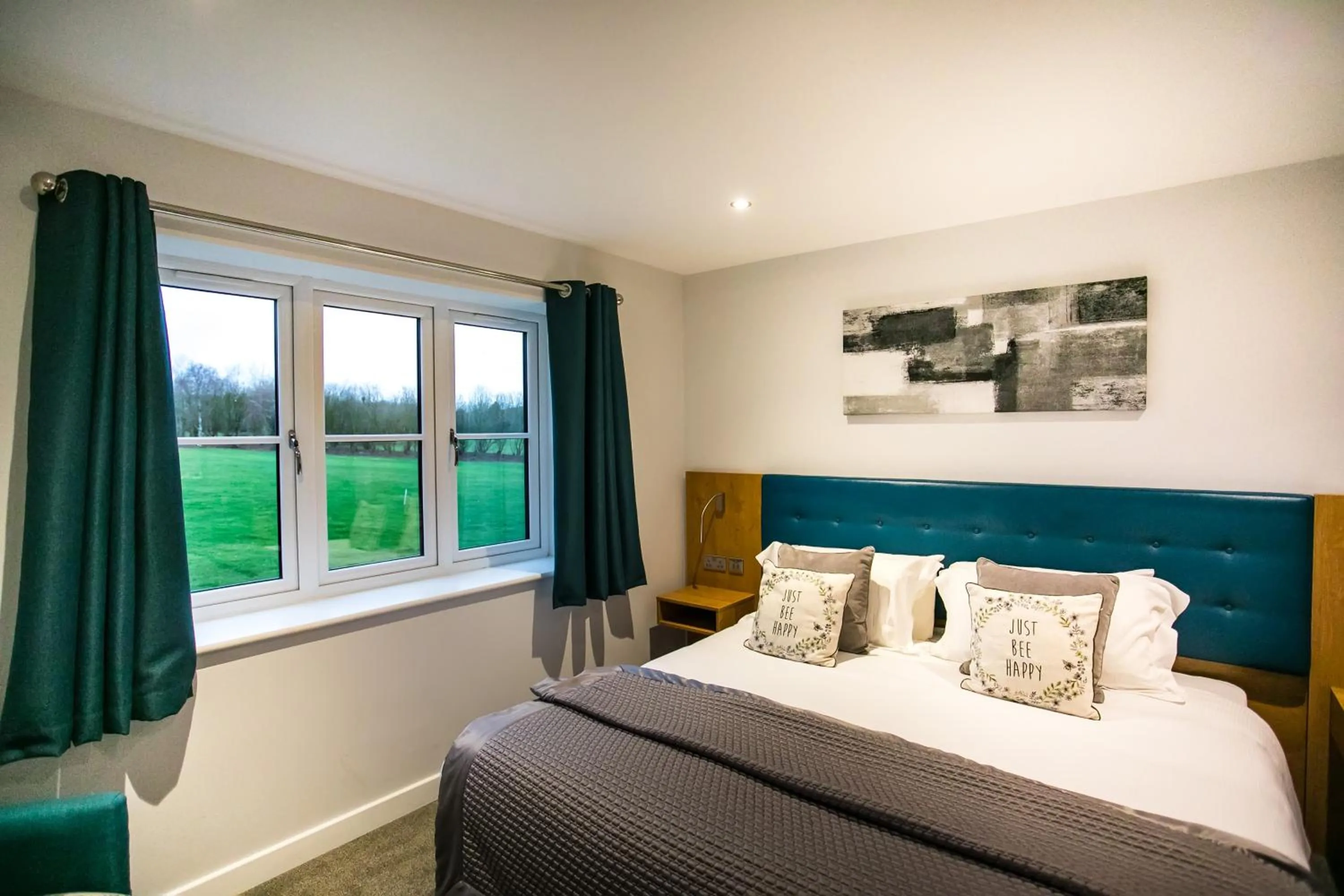 Bed in The Stratford Park Hotel & Golf Club