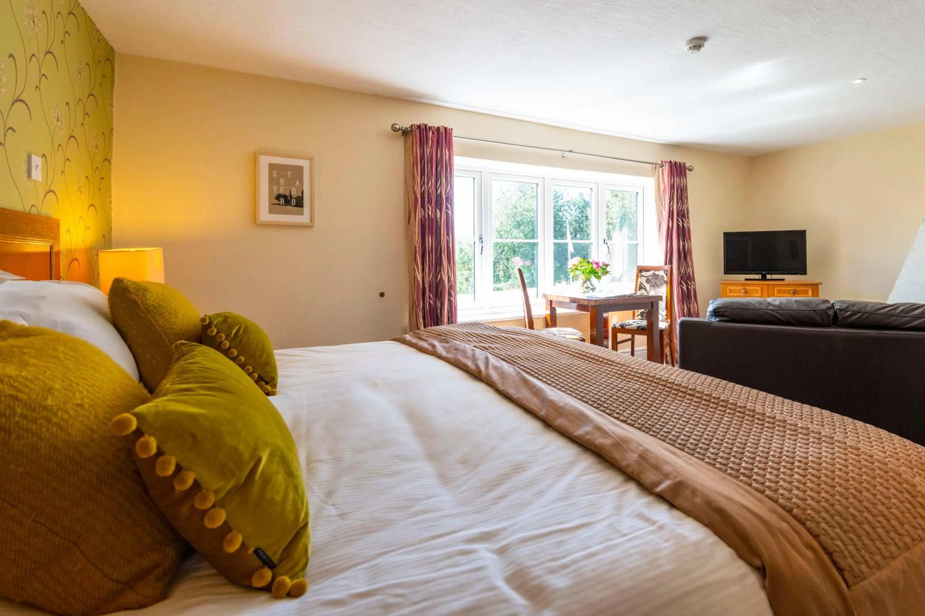 Bed in The Stratford Park Hotel & Golf Club