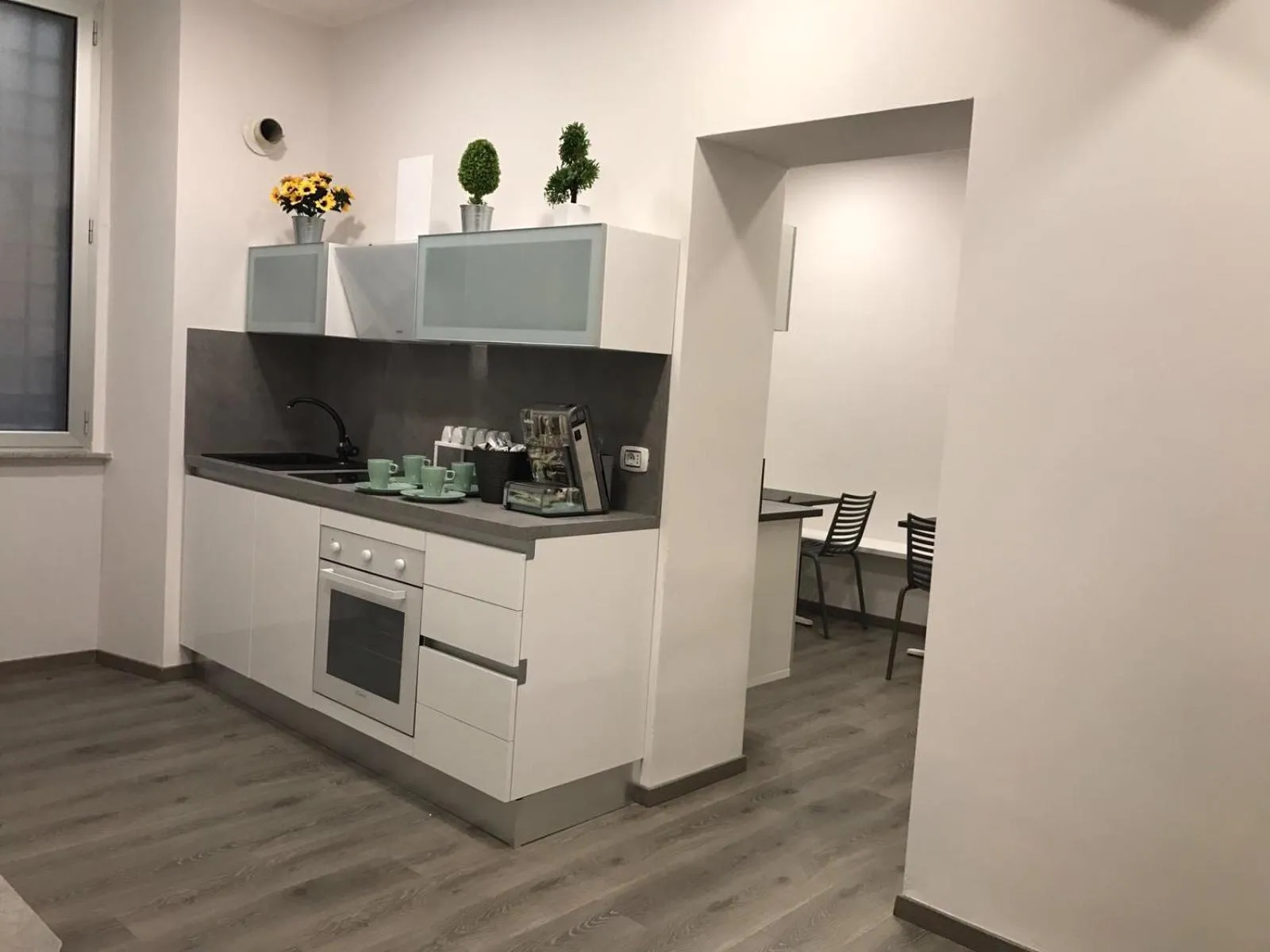 Communal kitchen in Sangiò Guest House