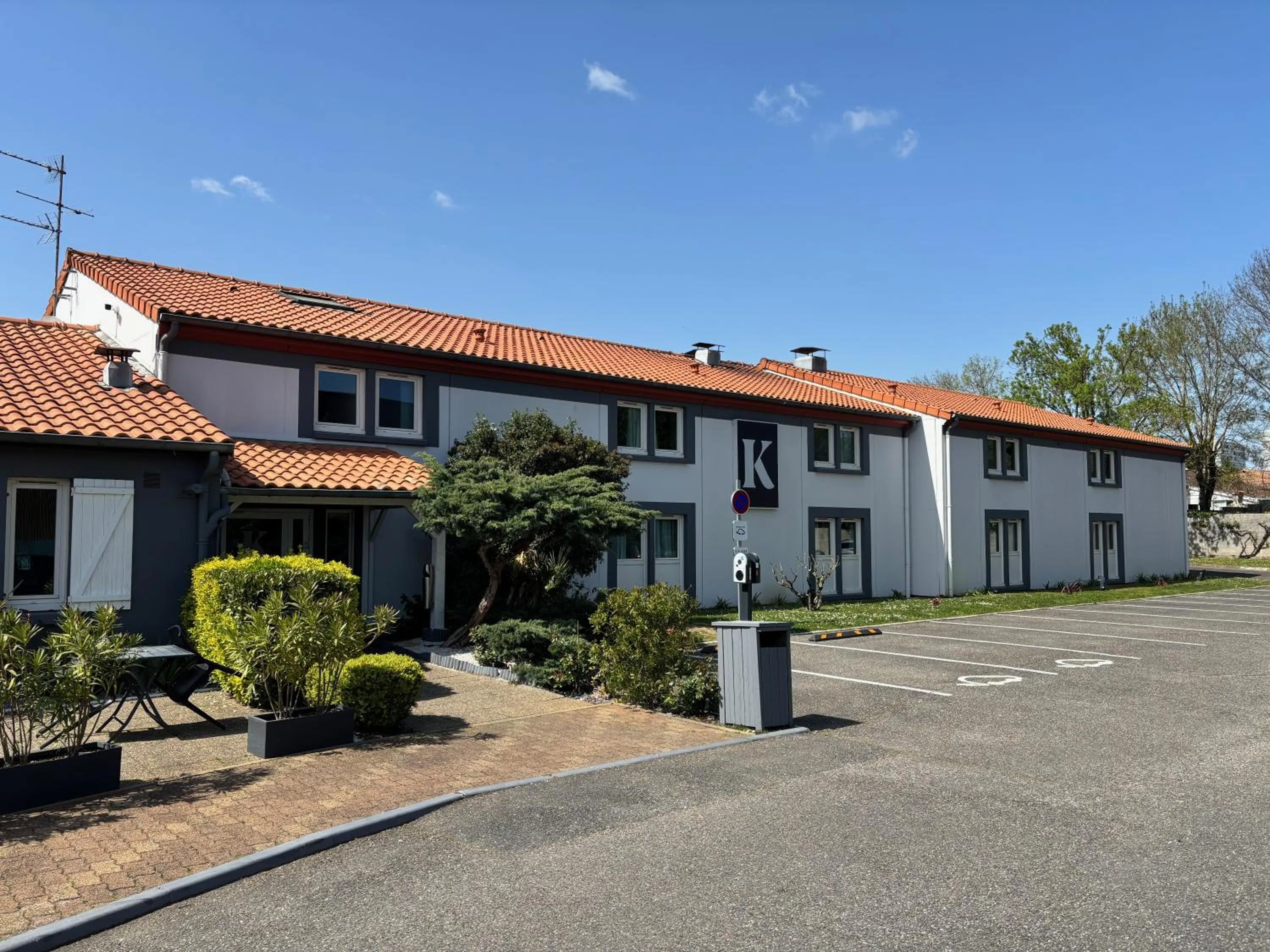 Property building in Kyriad Bordeaux Lormont