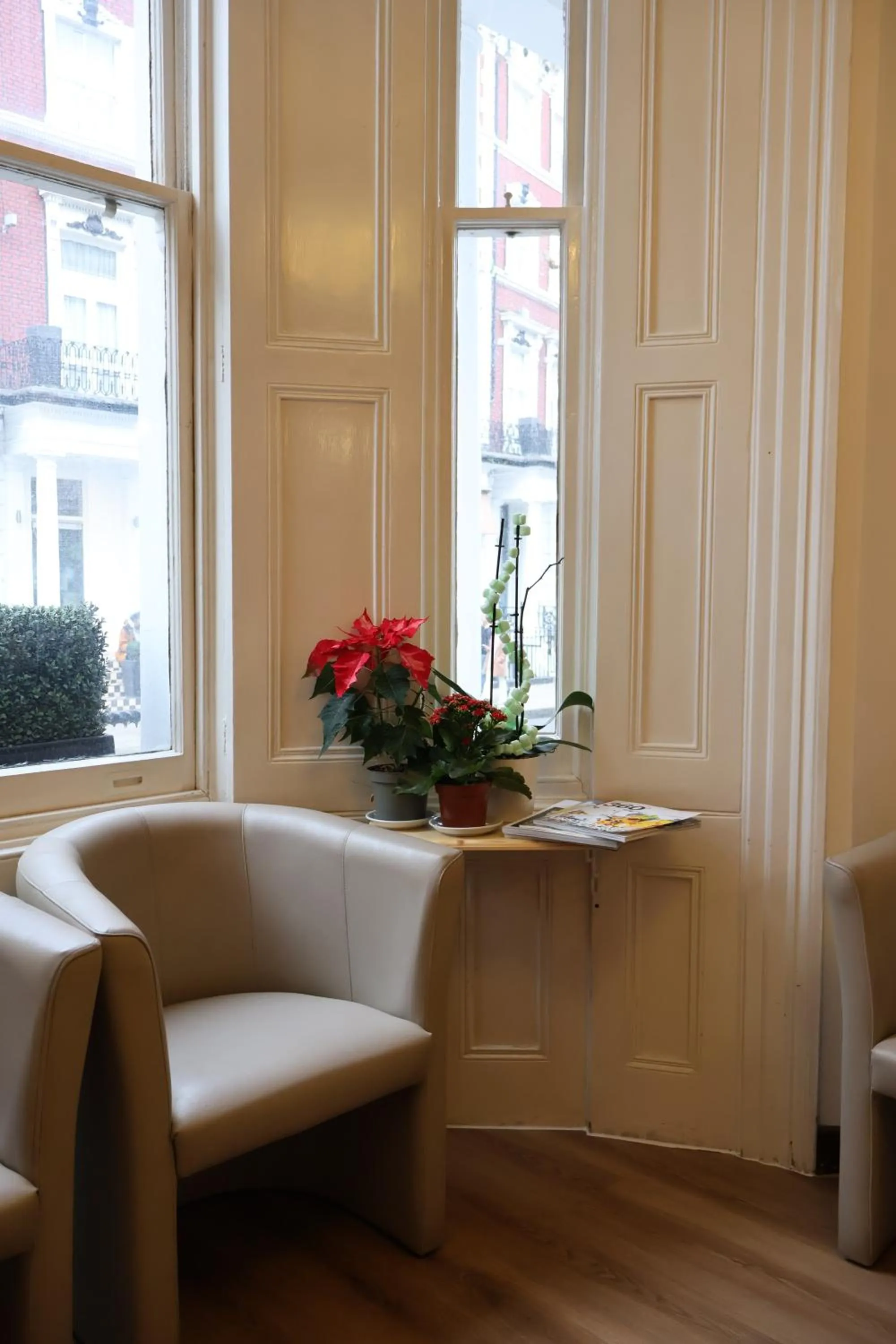 Seating area in Dreamtel London Kensington