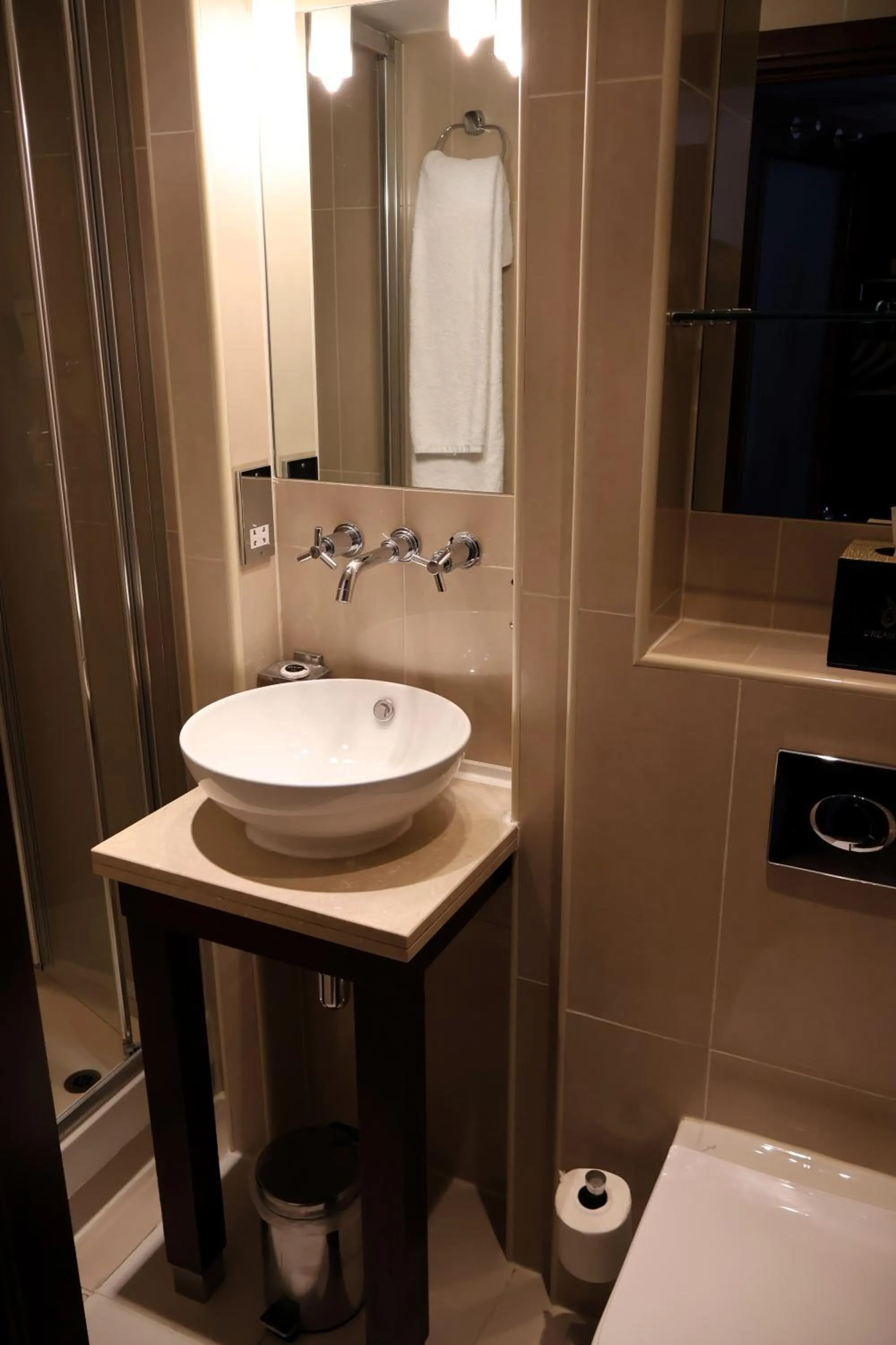 Toilet in Dreamtel London Kensington