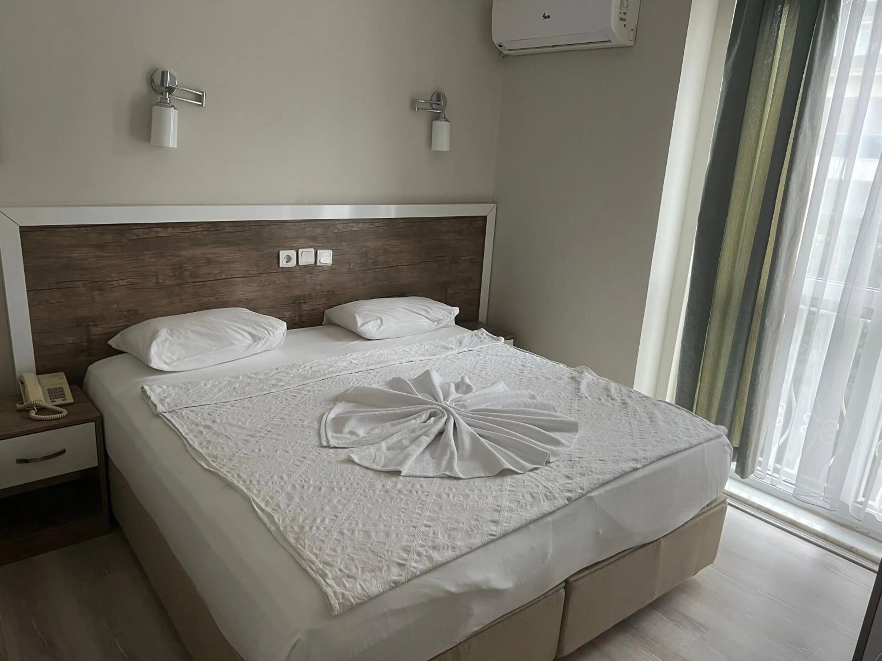 Bedroom, Bed in Cleopatra King Apart