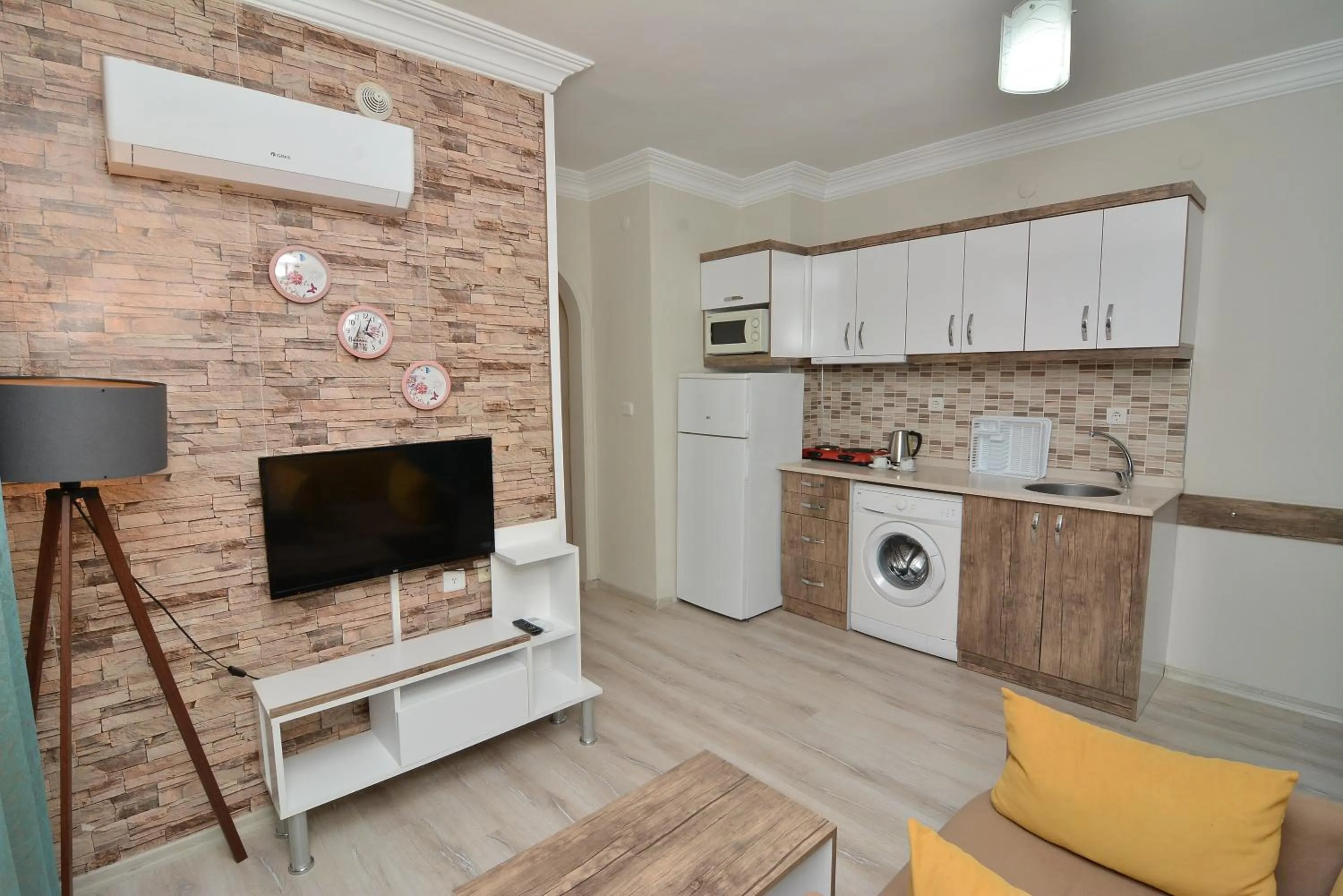 TV and multimedia in Cleopatra King Apart