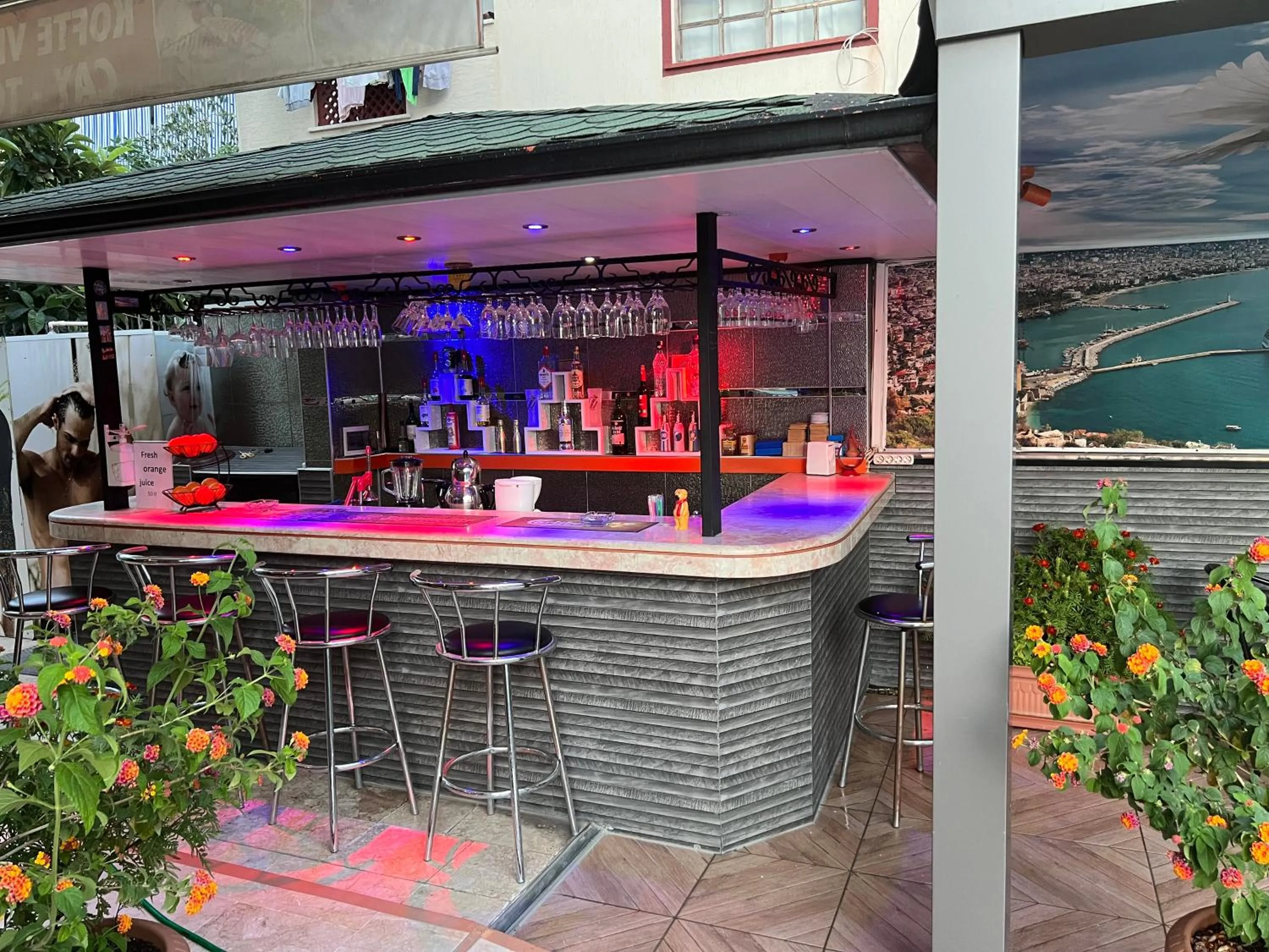 Restaurant/places to eat in Cleopatra King Apart