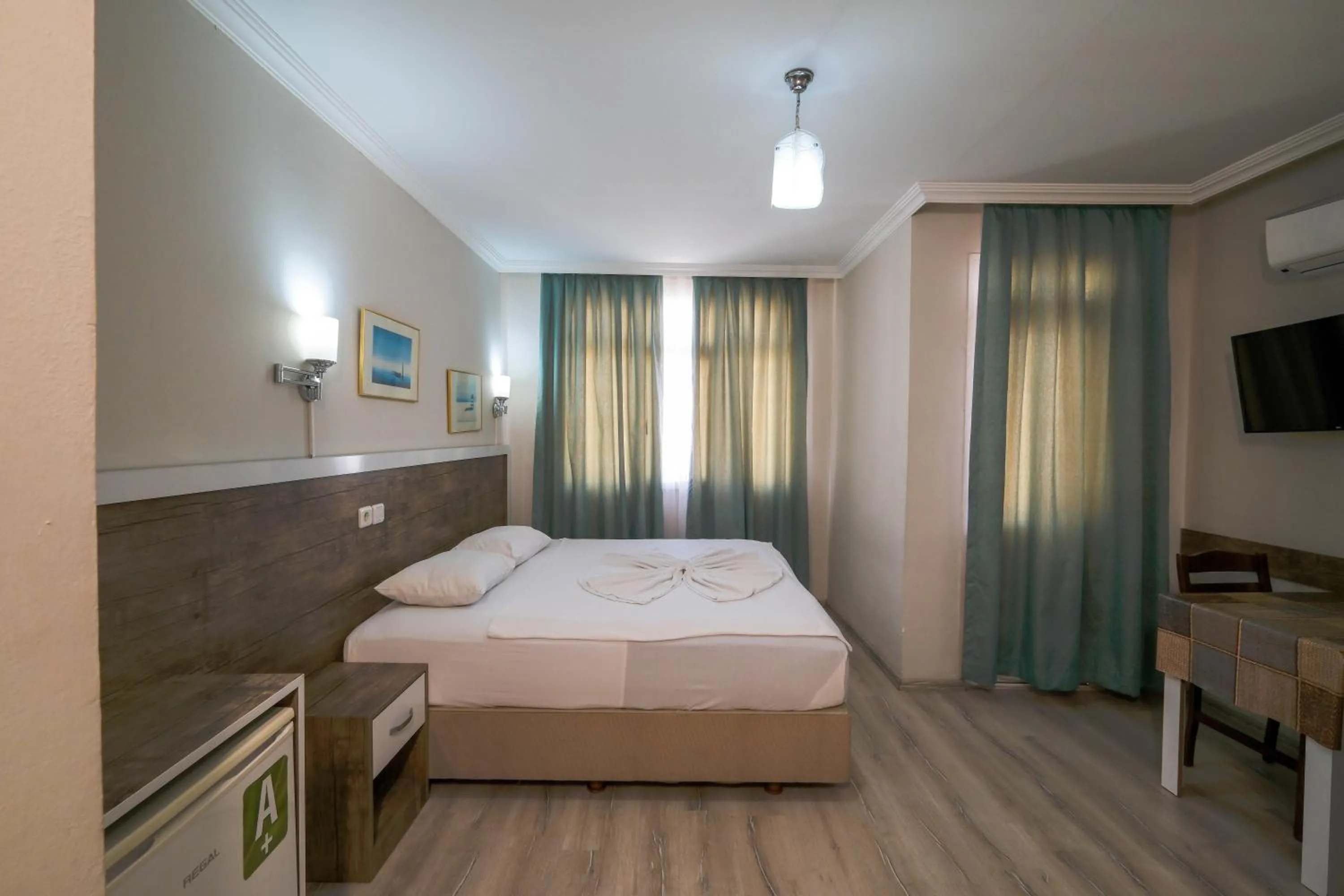 Bedroom, Bed in Cleopatra King Apart