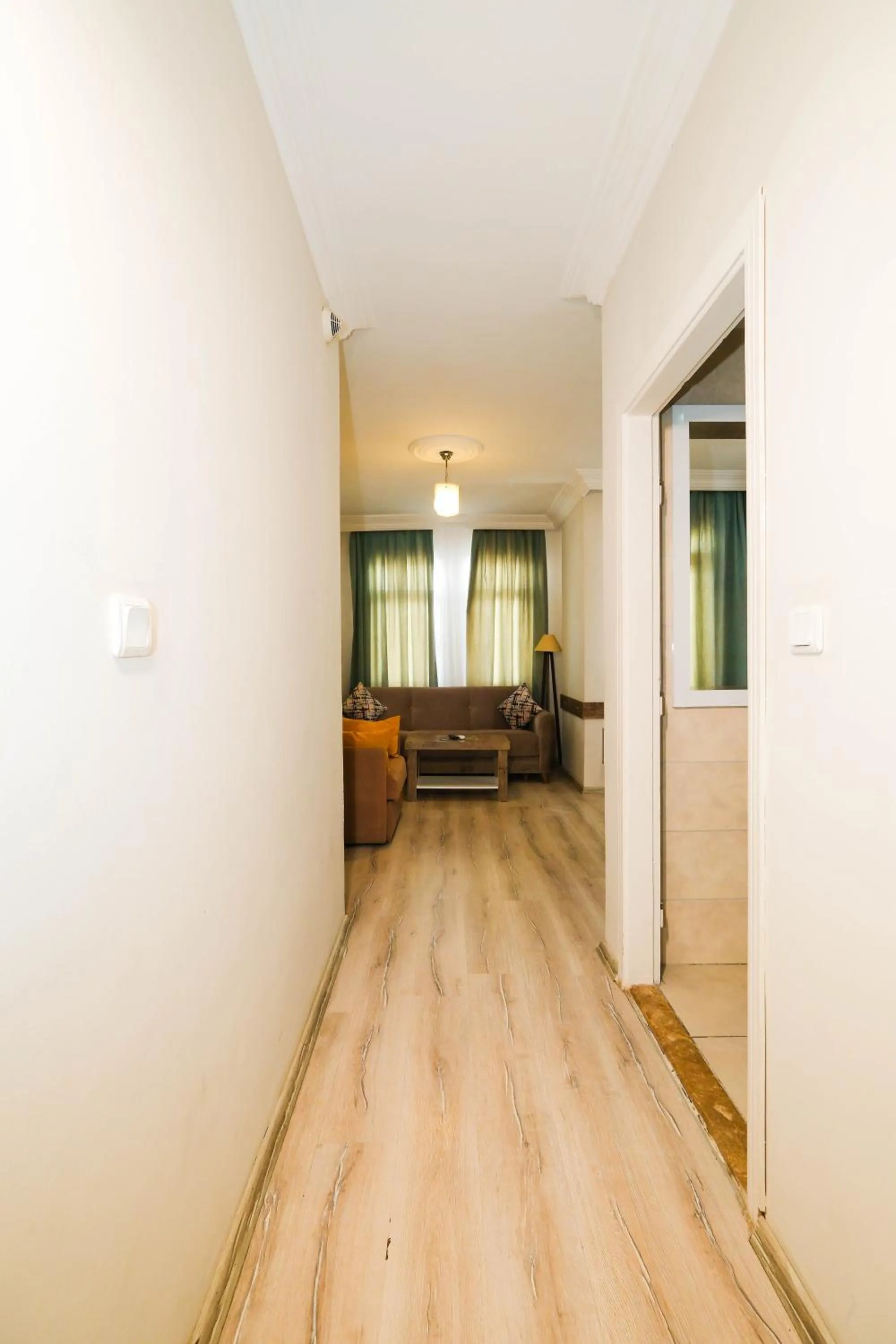 Family in Cleopatra King Apart