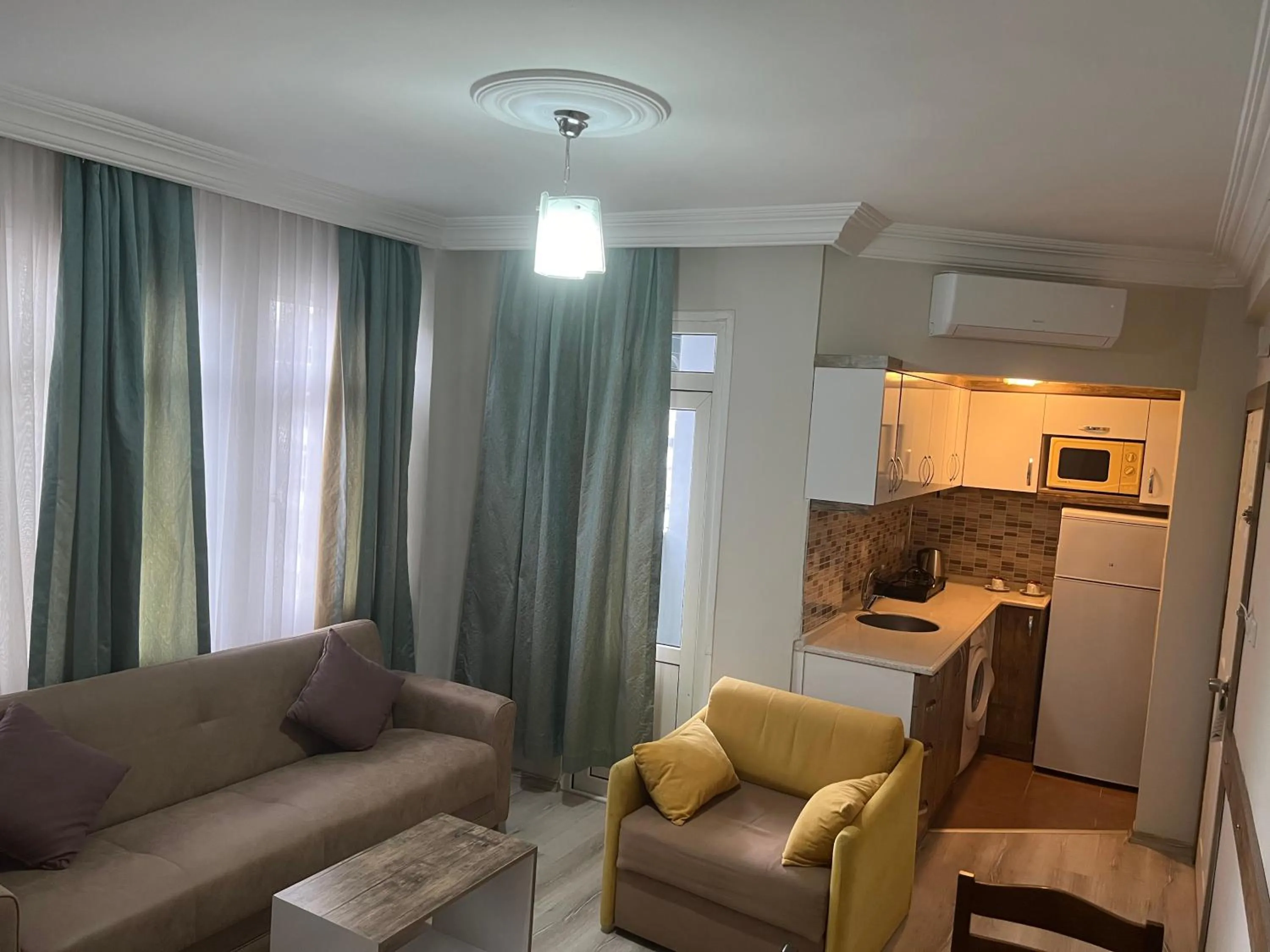 Kitchen or kitchenette in Cleopatra King Apart