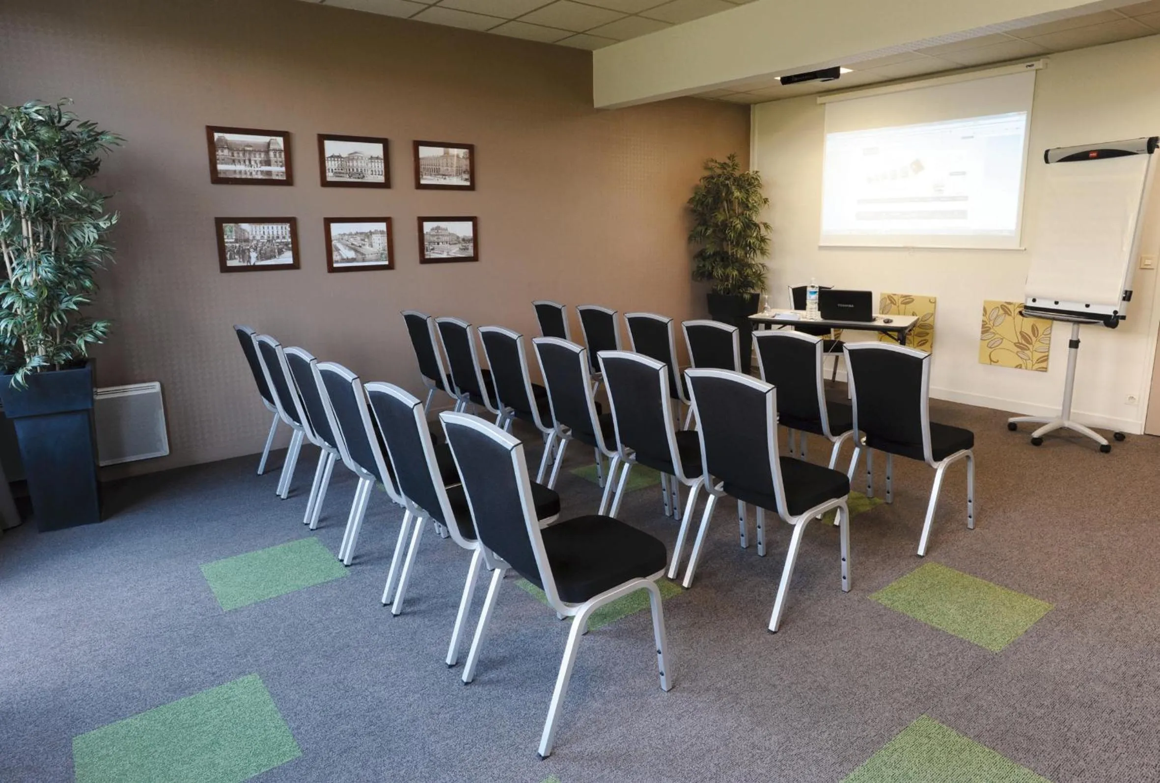 Business facilities in Kyriad Rennes Sud - Cesson Chantepie