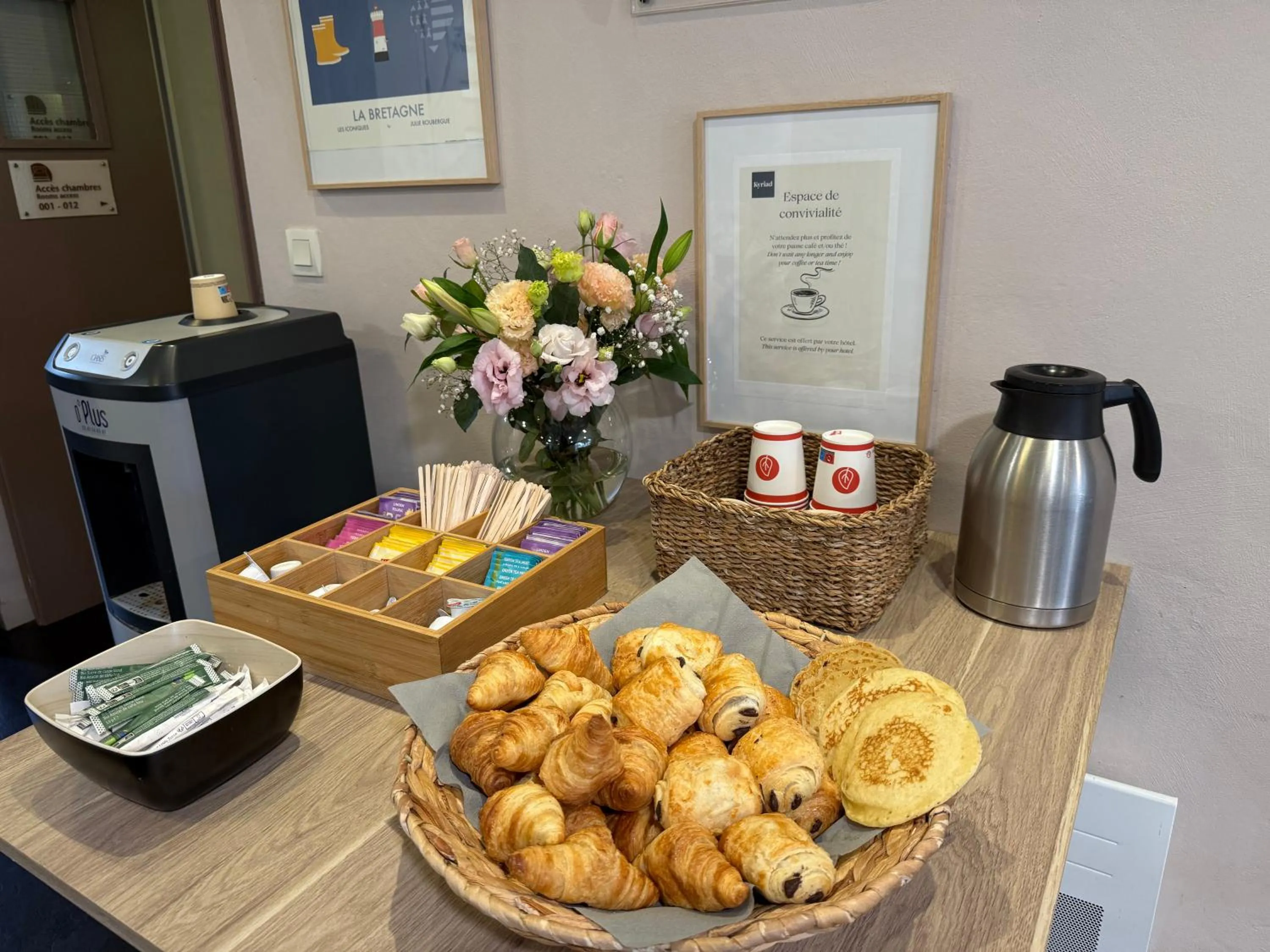 Coffee/tea facilities in Kyriad Rennes Sud - Cesson Chantepie