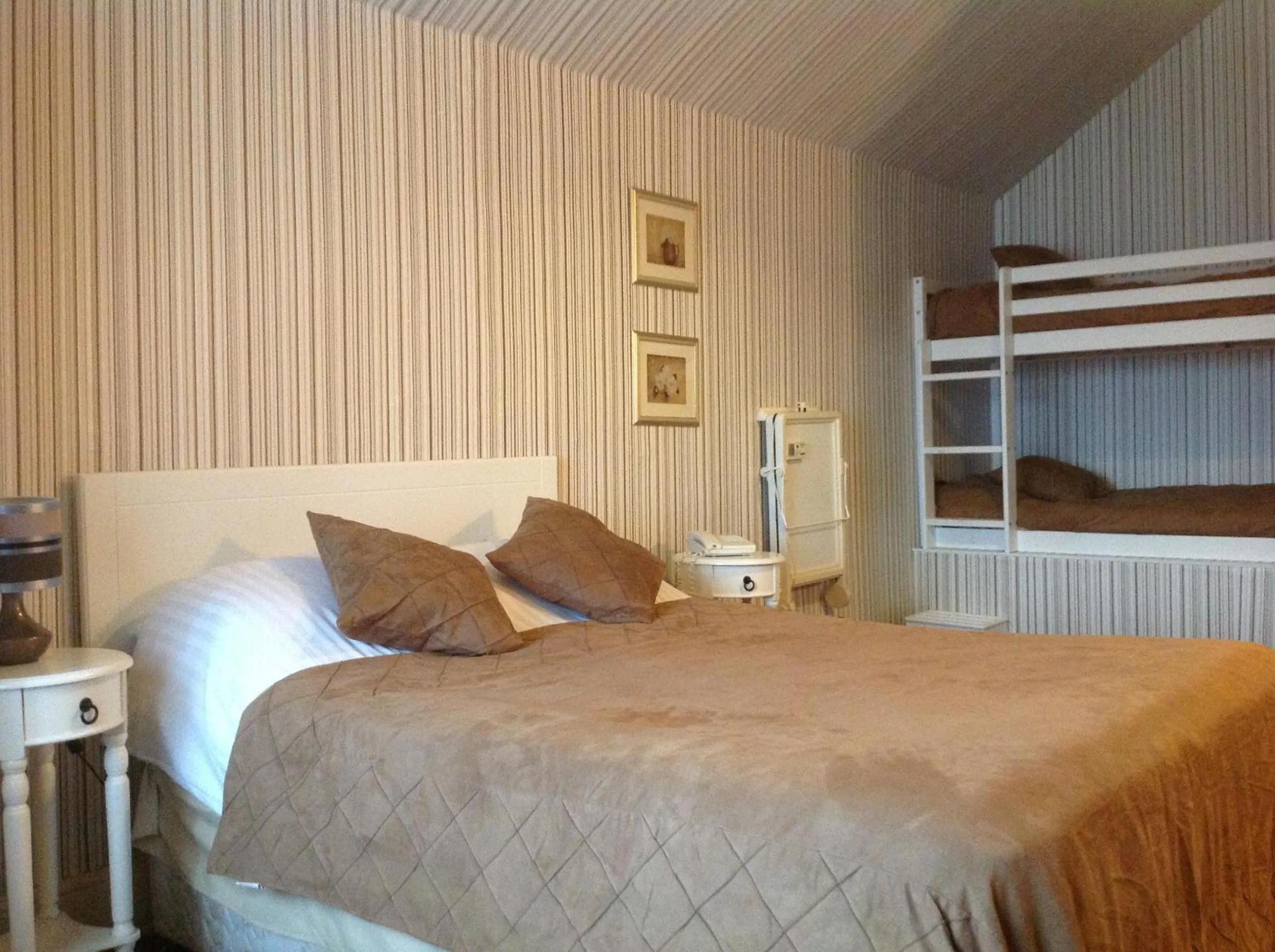 Photo of the whole room, Bed in Balmoral Lodge Hotel