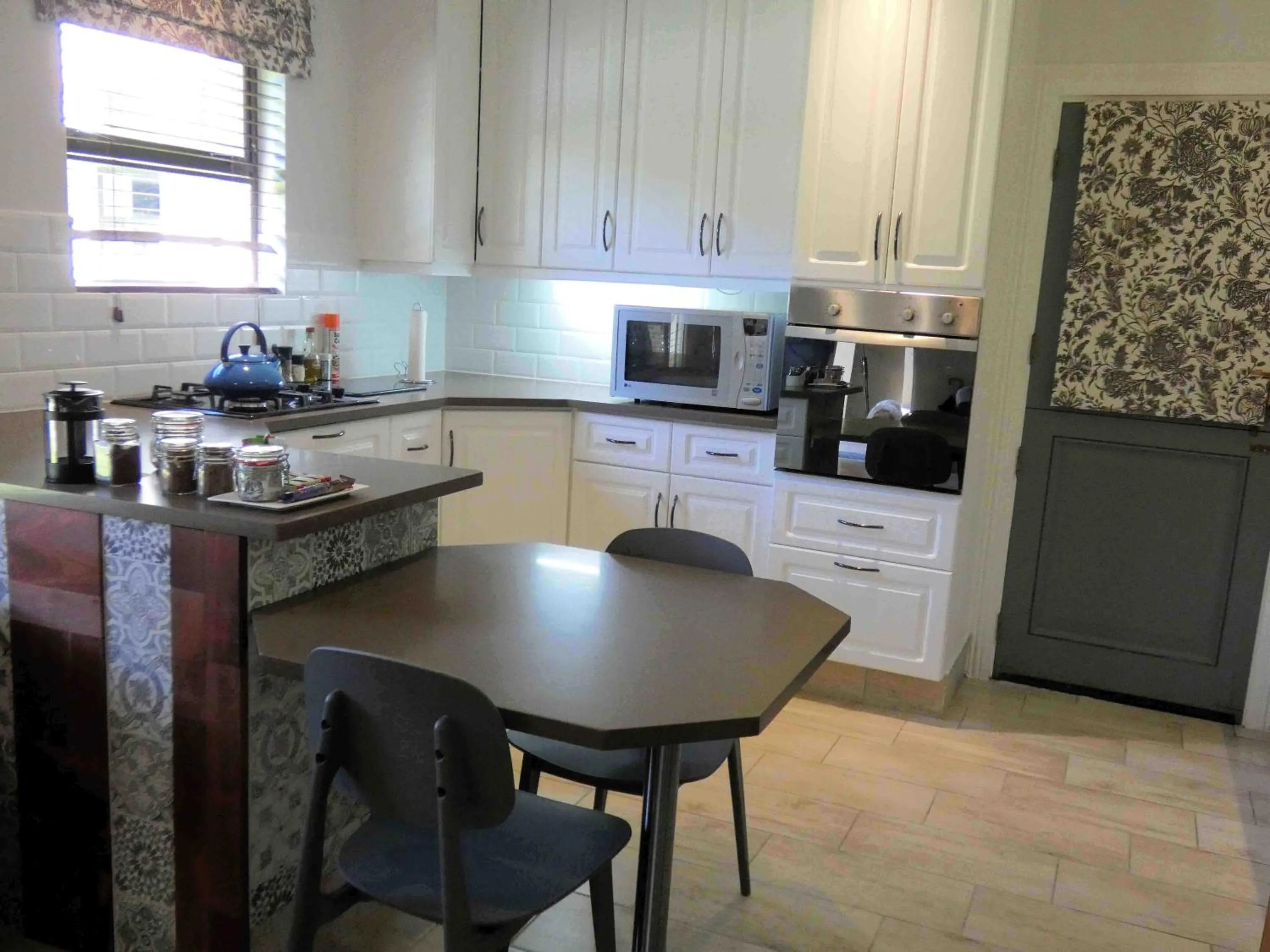 Coffee/tea facilities in 58 On Hume