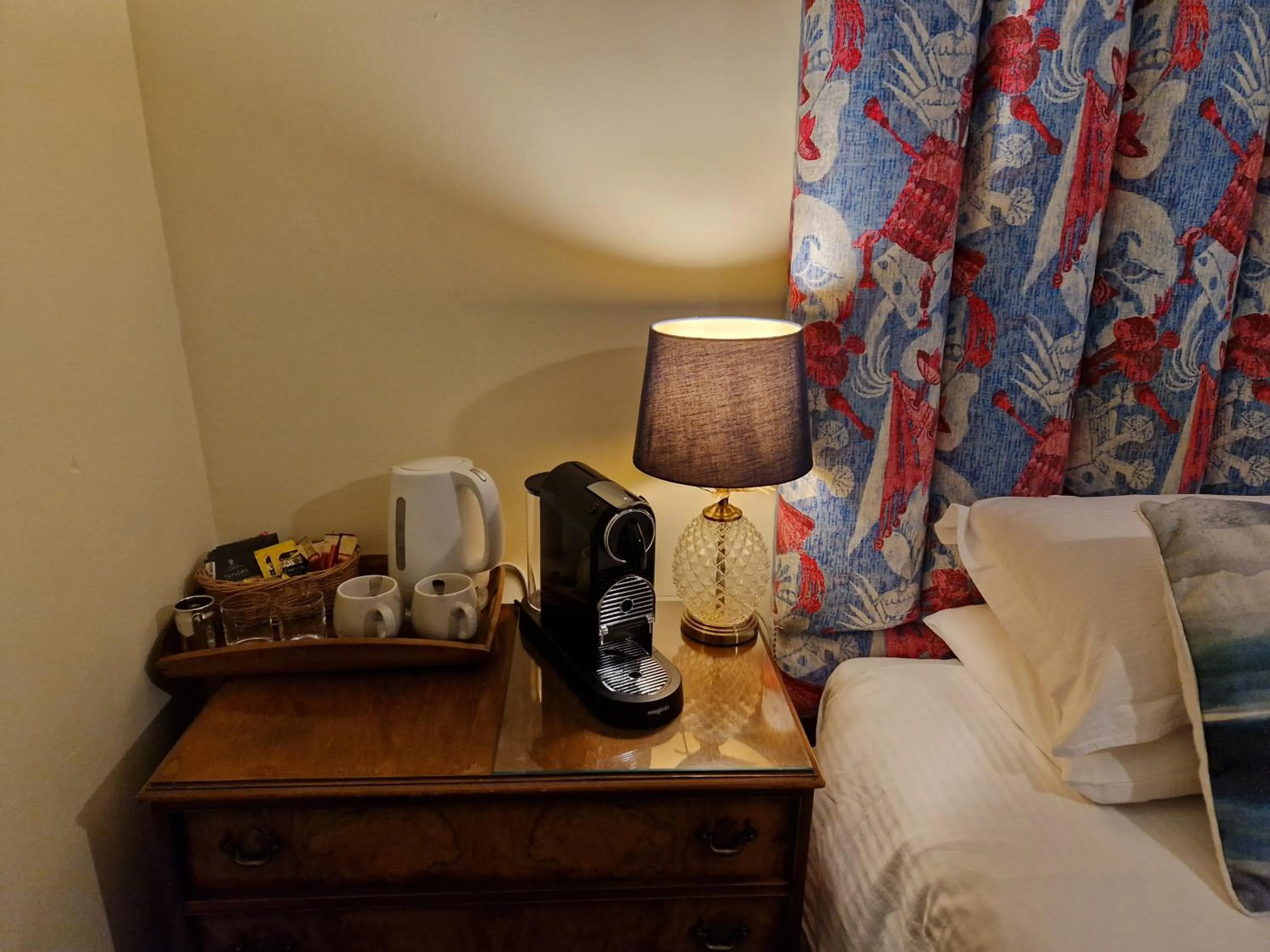 Coffee/tea facilities, Bed in Y Branwen Restaurant & Rooms - Adult Only and Dog Friendly