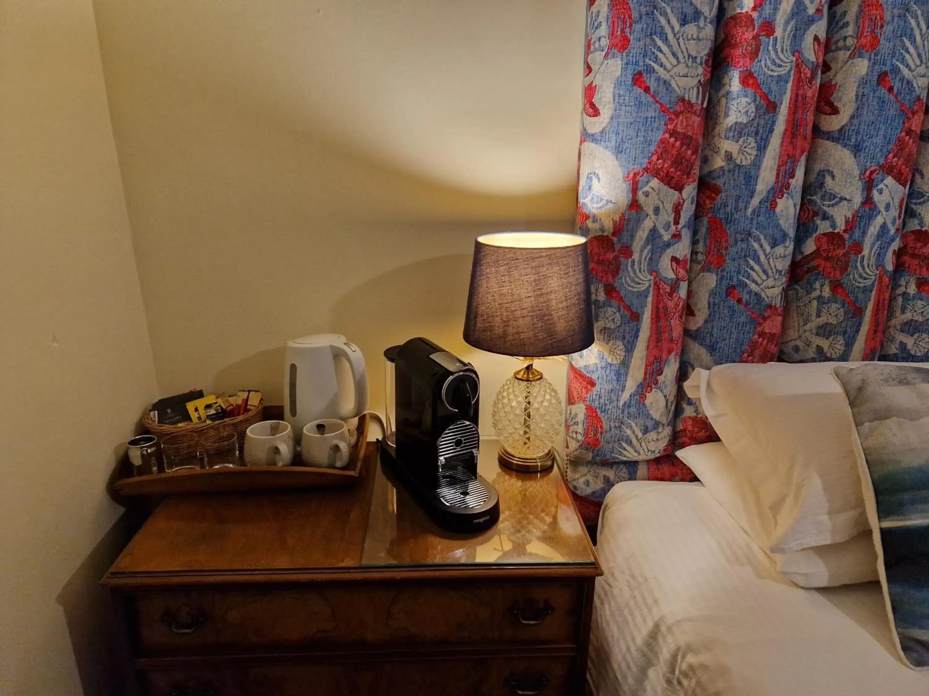 King Room in Y Branwen Restaurant & Rooms - Adult Only and Dog Friendly King Room in Y Branwen Restaurant & Rooms - Adult Only and Dog Friendly