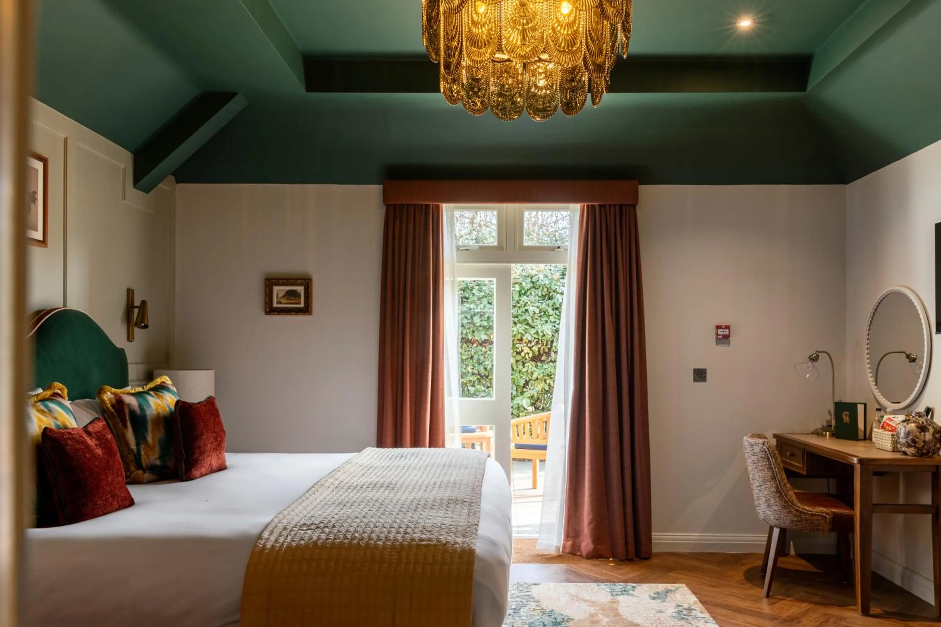 Bedroom, Bed in Coach & Horses Hotel