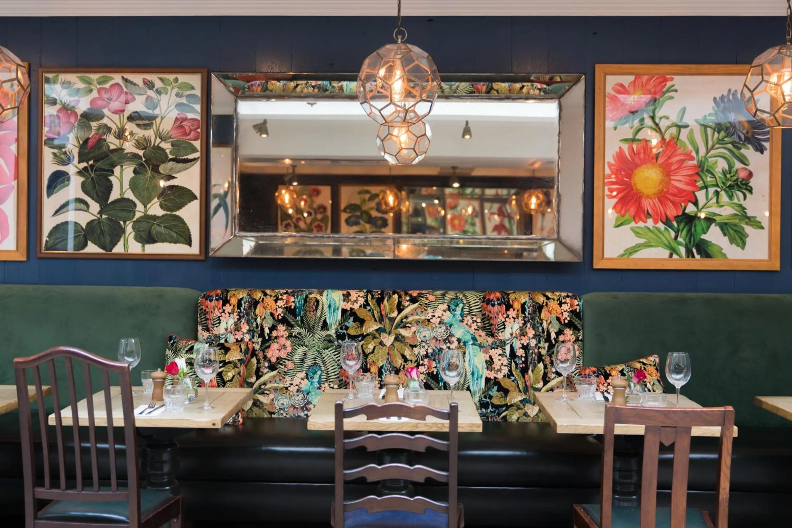 Restaurant/places to eat in Coach & Horses Hotel