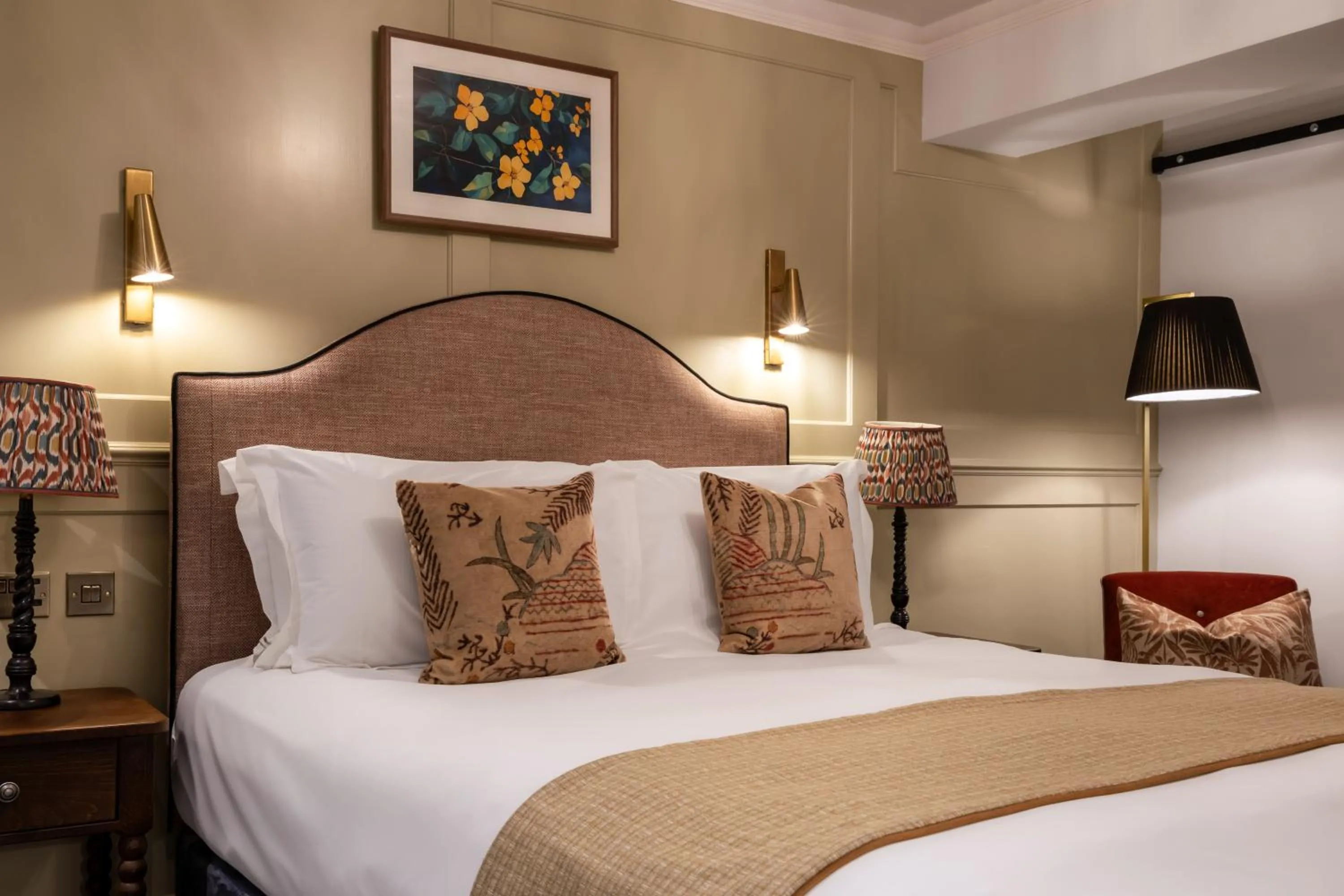 Bedroom, Bed in Coach & Horses Hotel