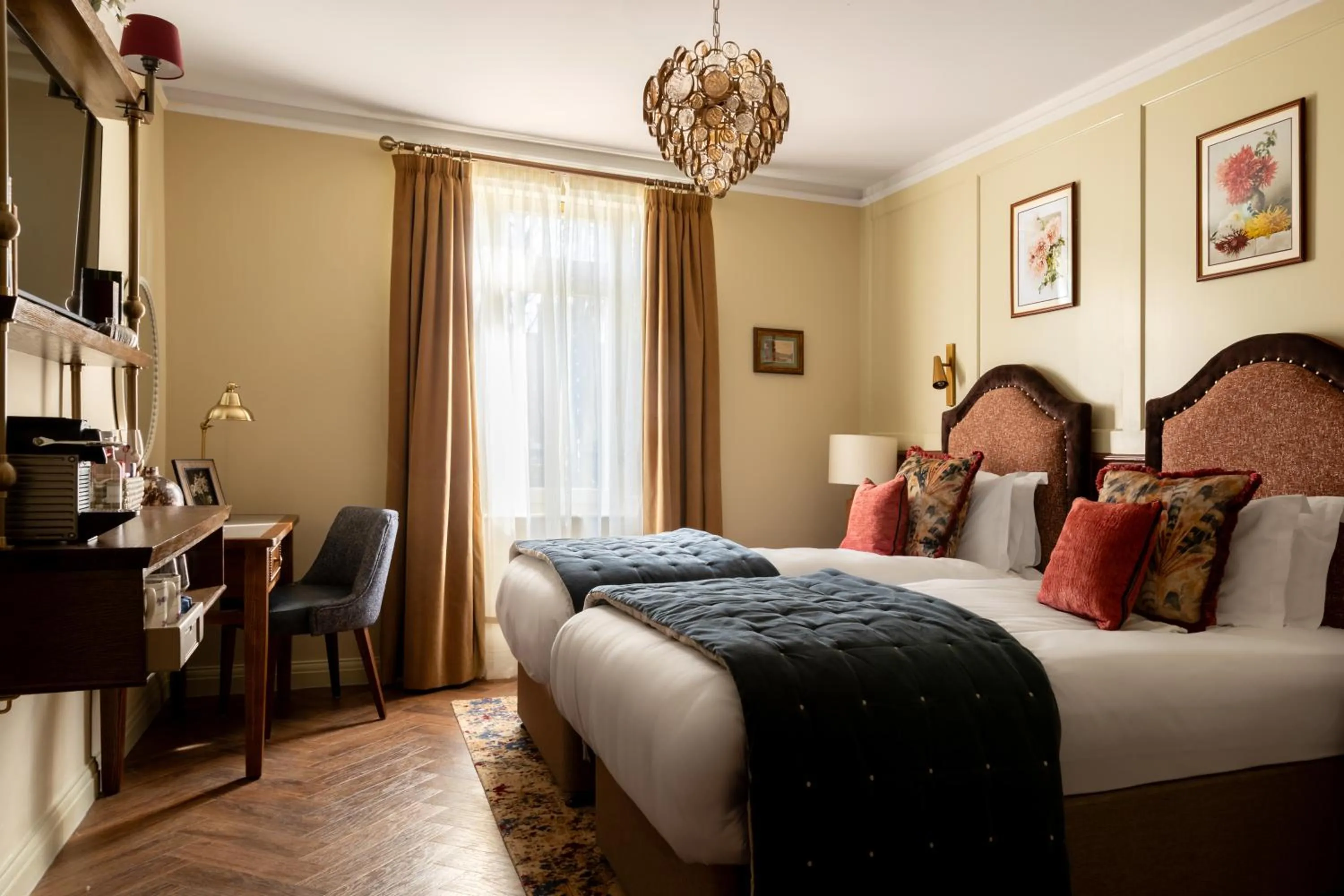 Bedroom, Bed in Coach & Horses Hotel