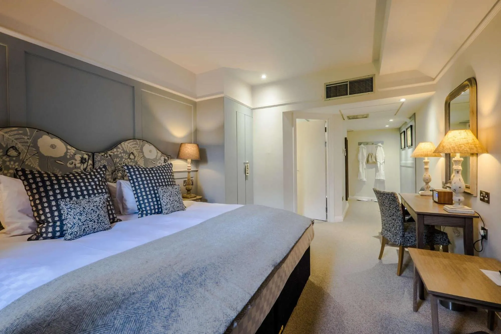 Bedroom, Bed in Coach & Horses Hotel