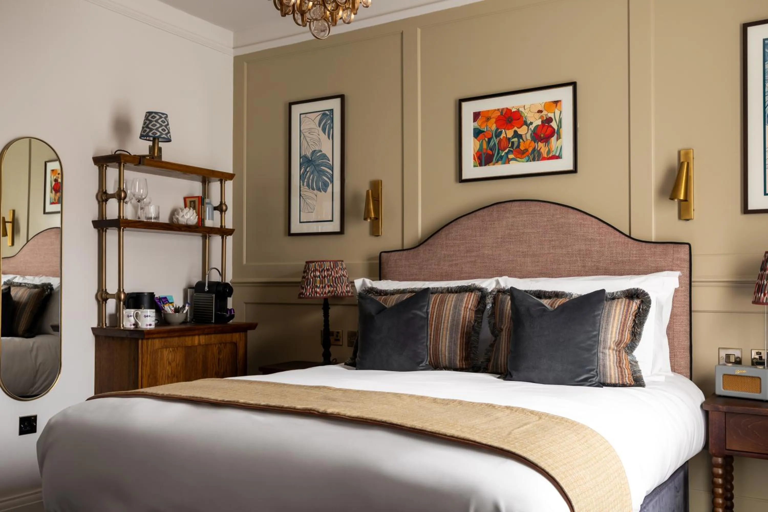 Bedroom, Bed in Coach & Horses Hotel