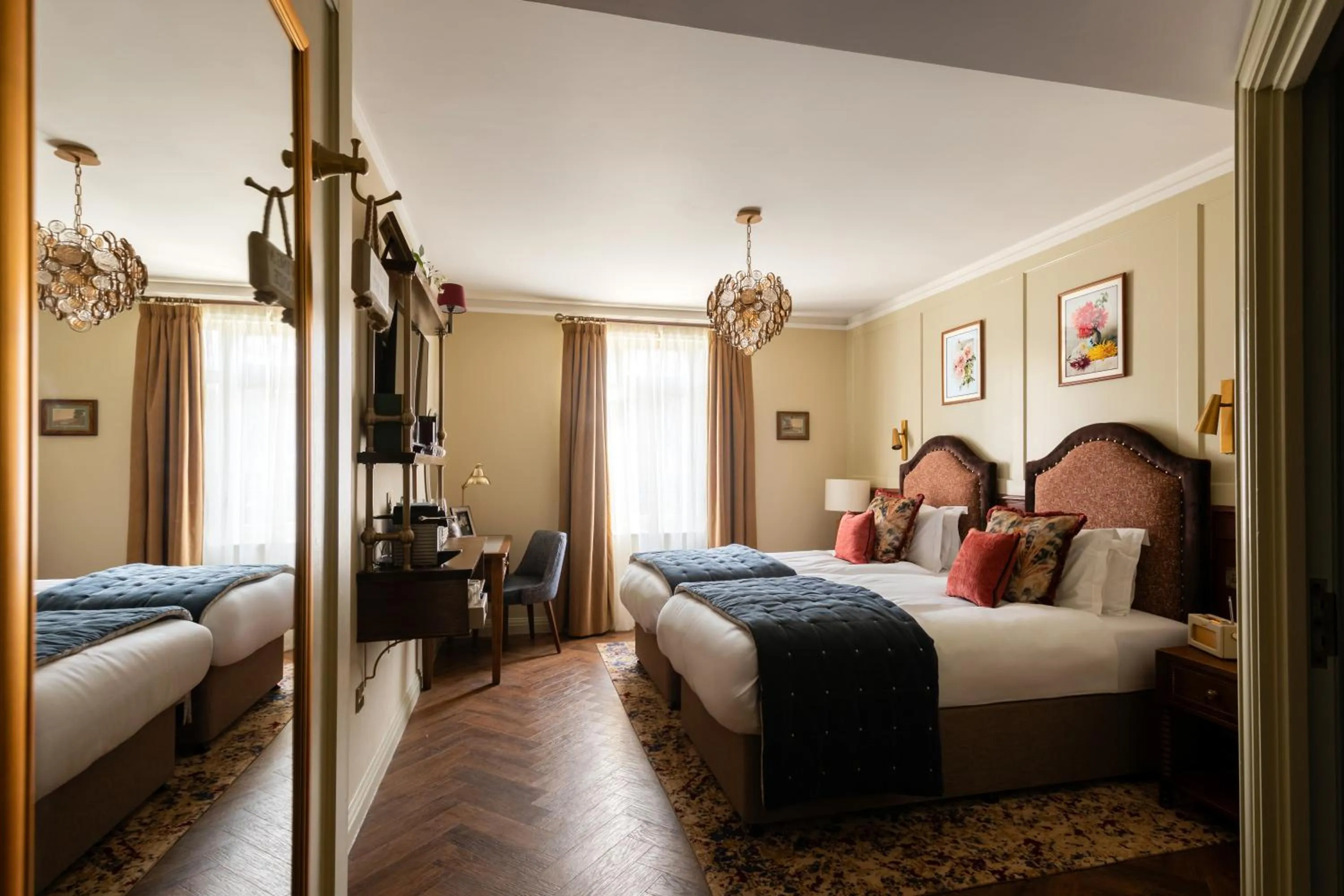 Bedroom, Bed in Coach & Horses Hotel