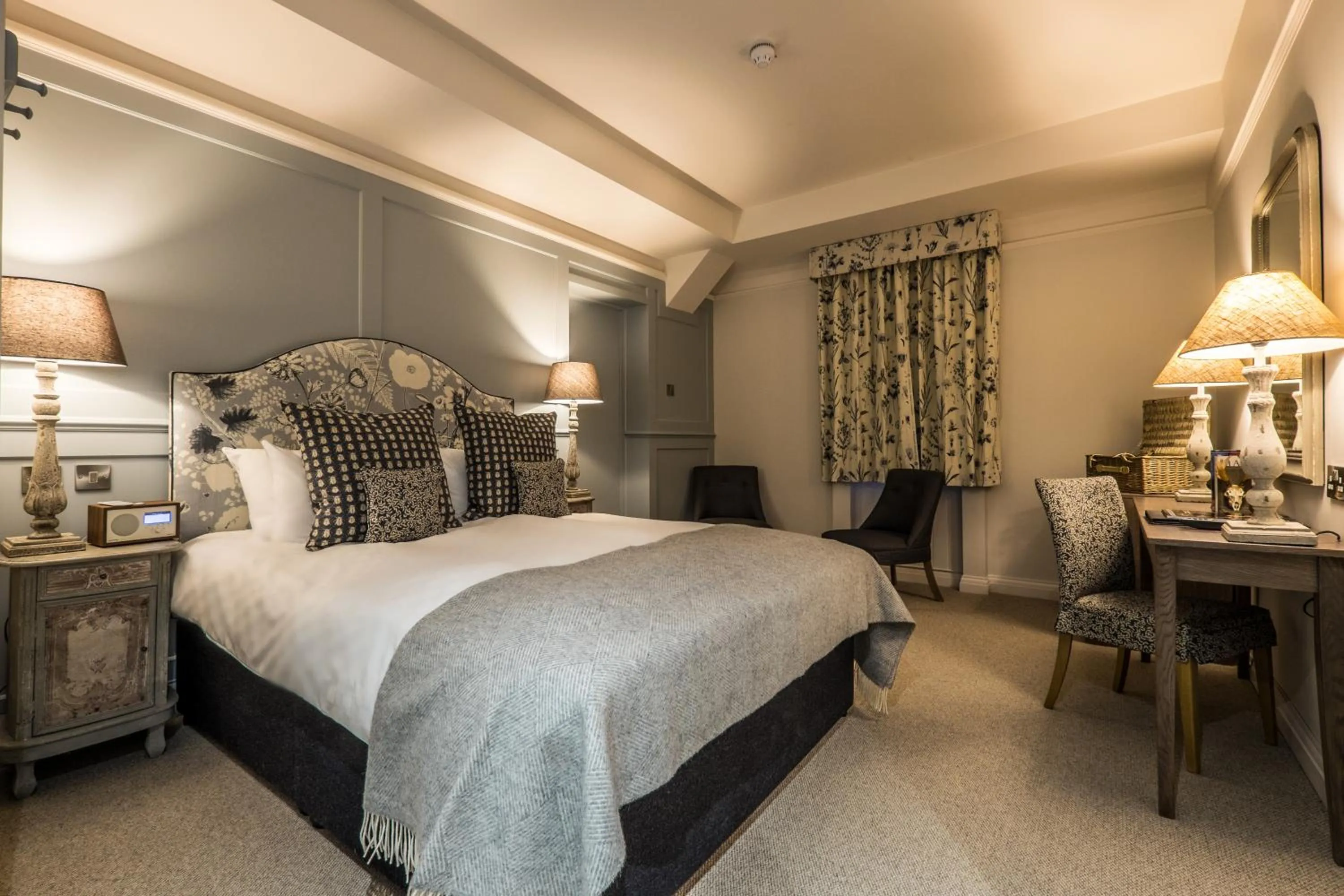 Bedroom, Bed in Coach & Horses Hotel