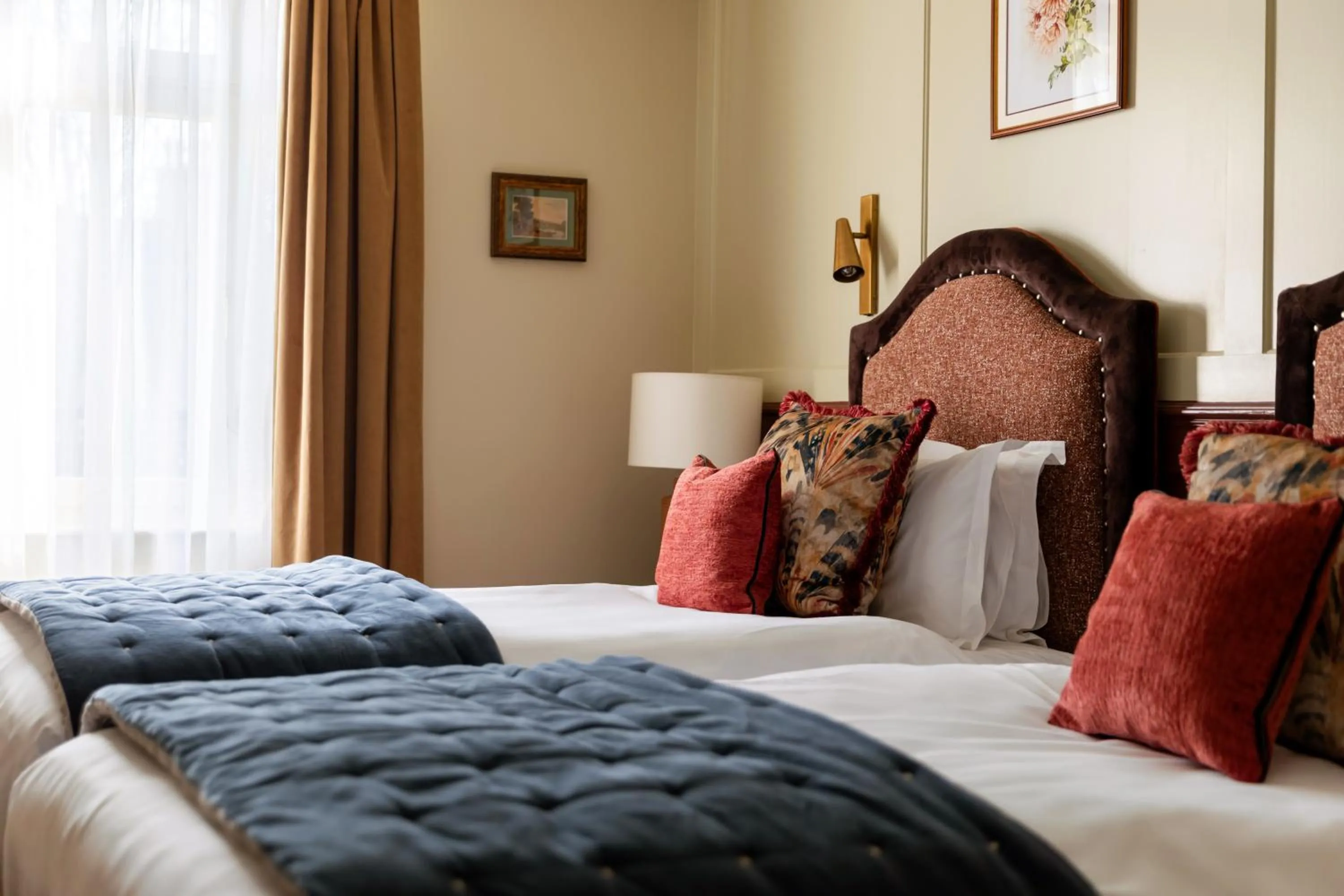 Bedroom, Bed in Coach & Horses Hotel