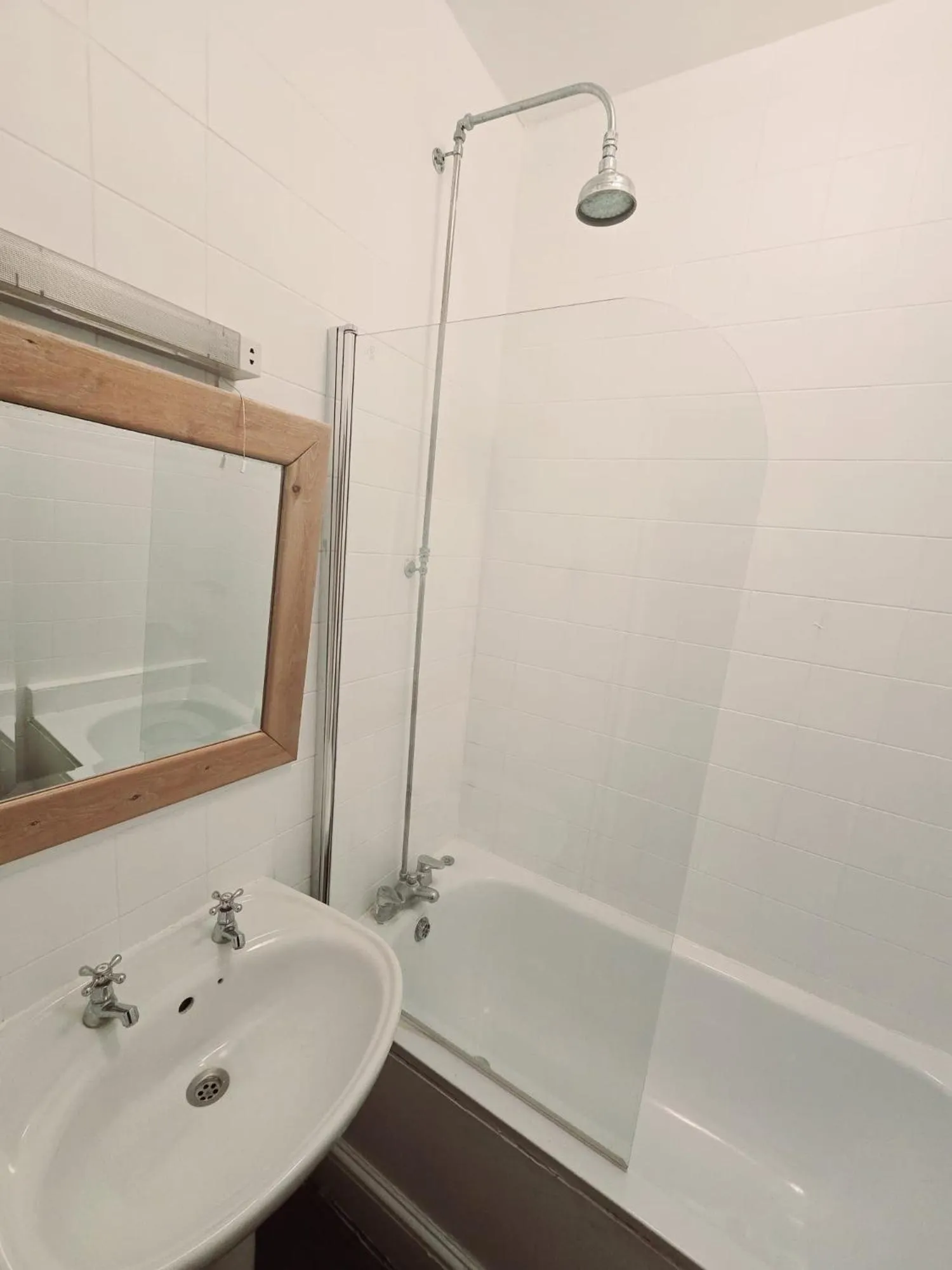 Bathroom in Kingswood Hotel