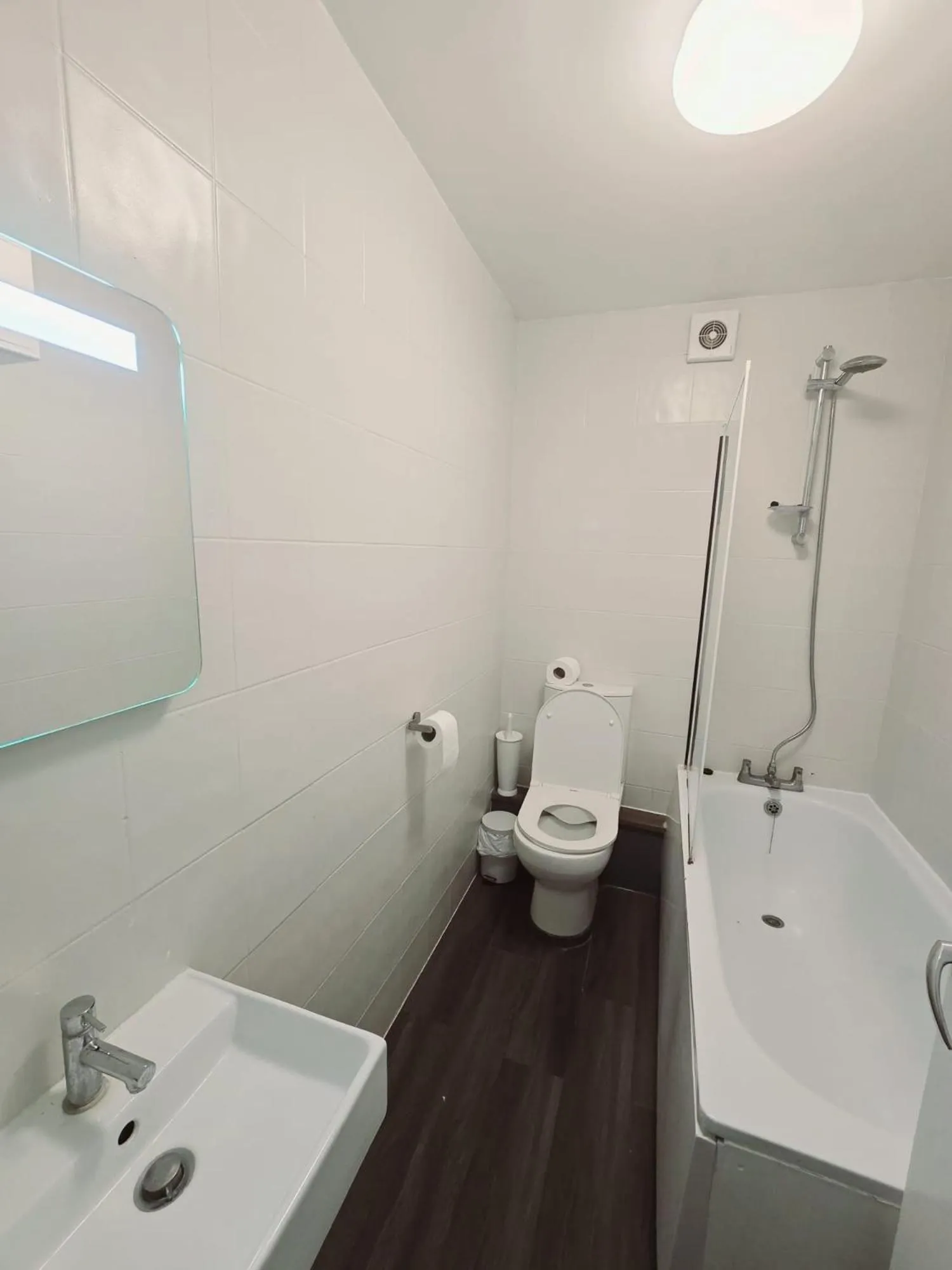 Bathroom in Kingswood Hotel