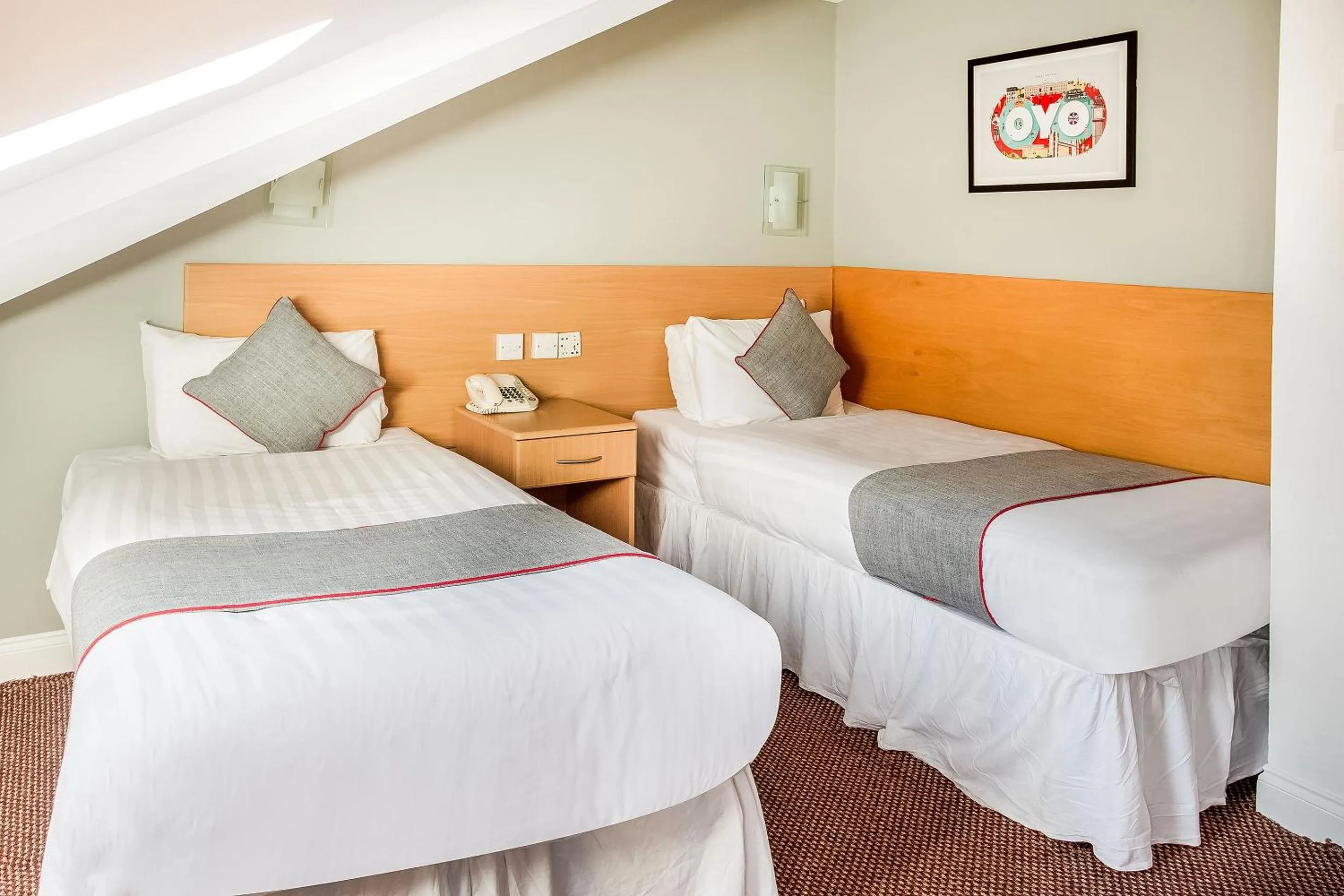 Bedroom, Bed in OYO London Guest House