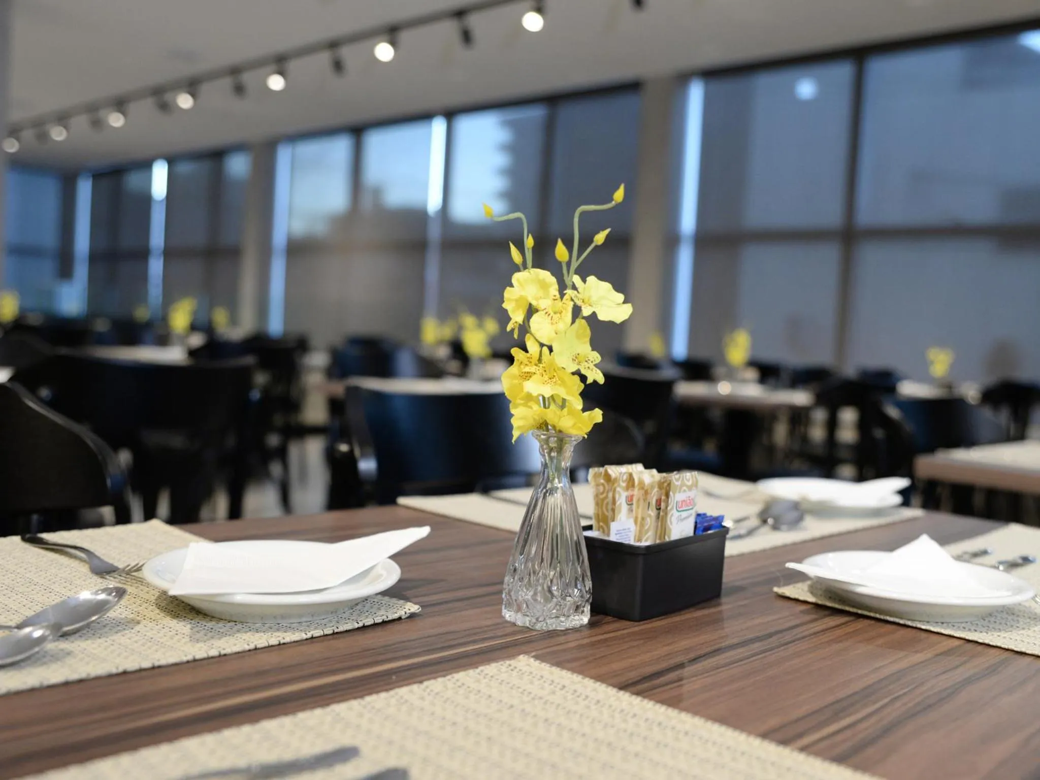 Restaurant/places to eat in Dubai Suites