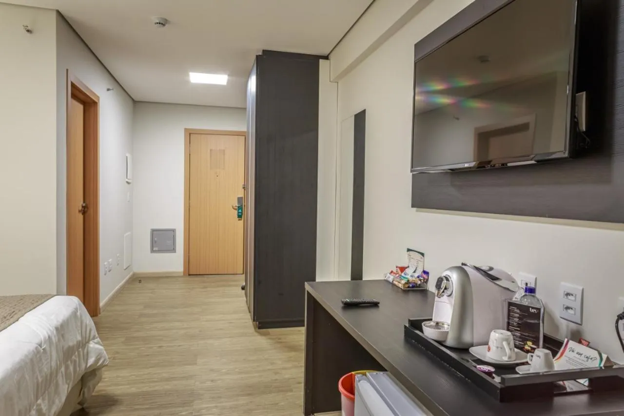 Coffee/tea facilities, Bed in Dubai Suites