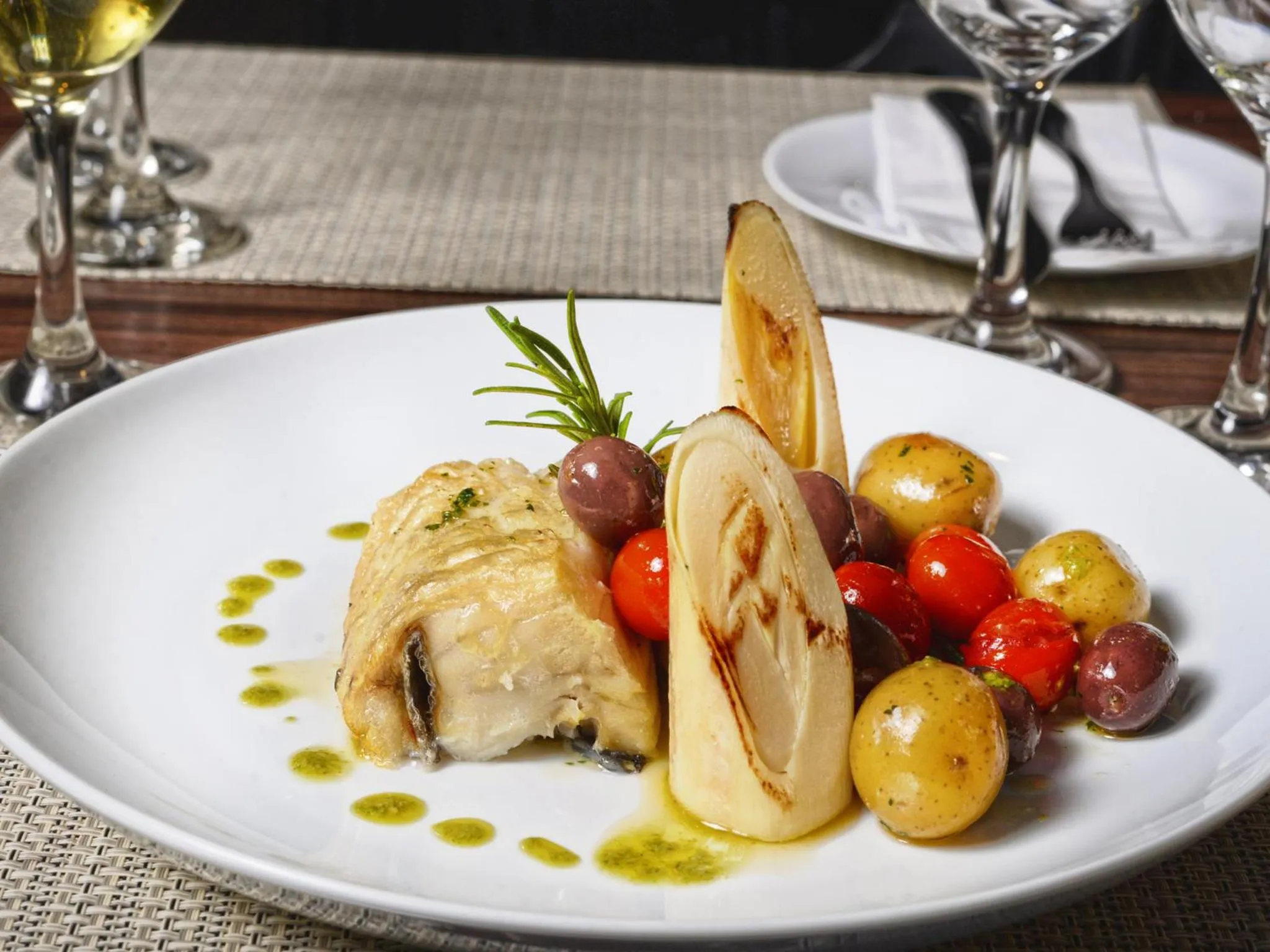 Restaurant/places to eat in Dubai Suites