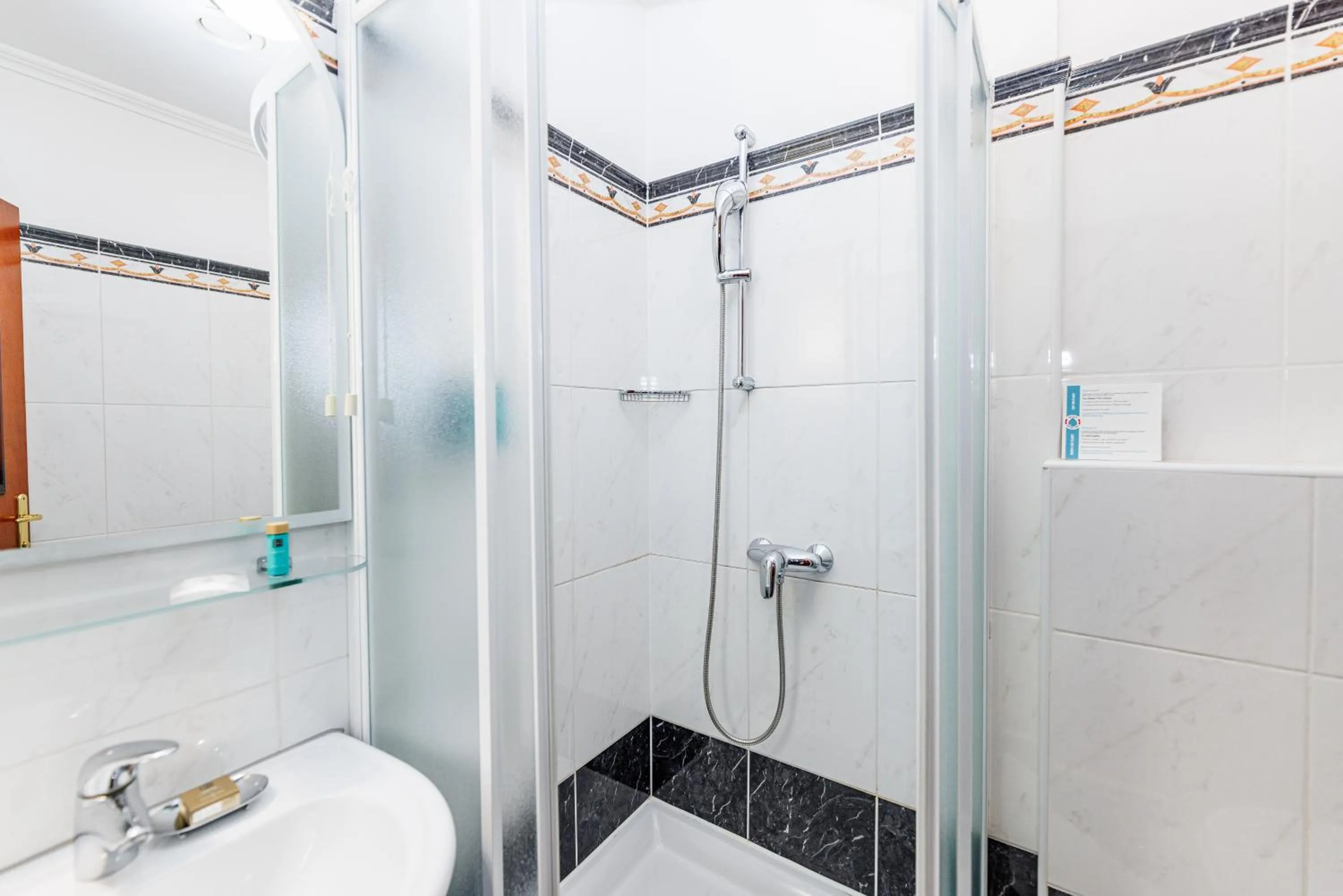 Shower in Hotel Savoy