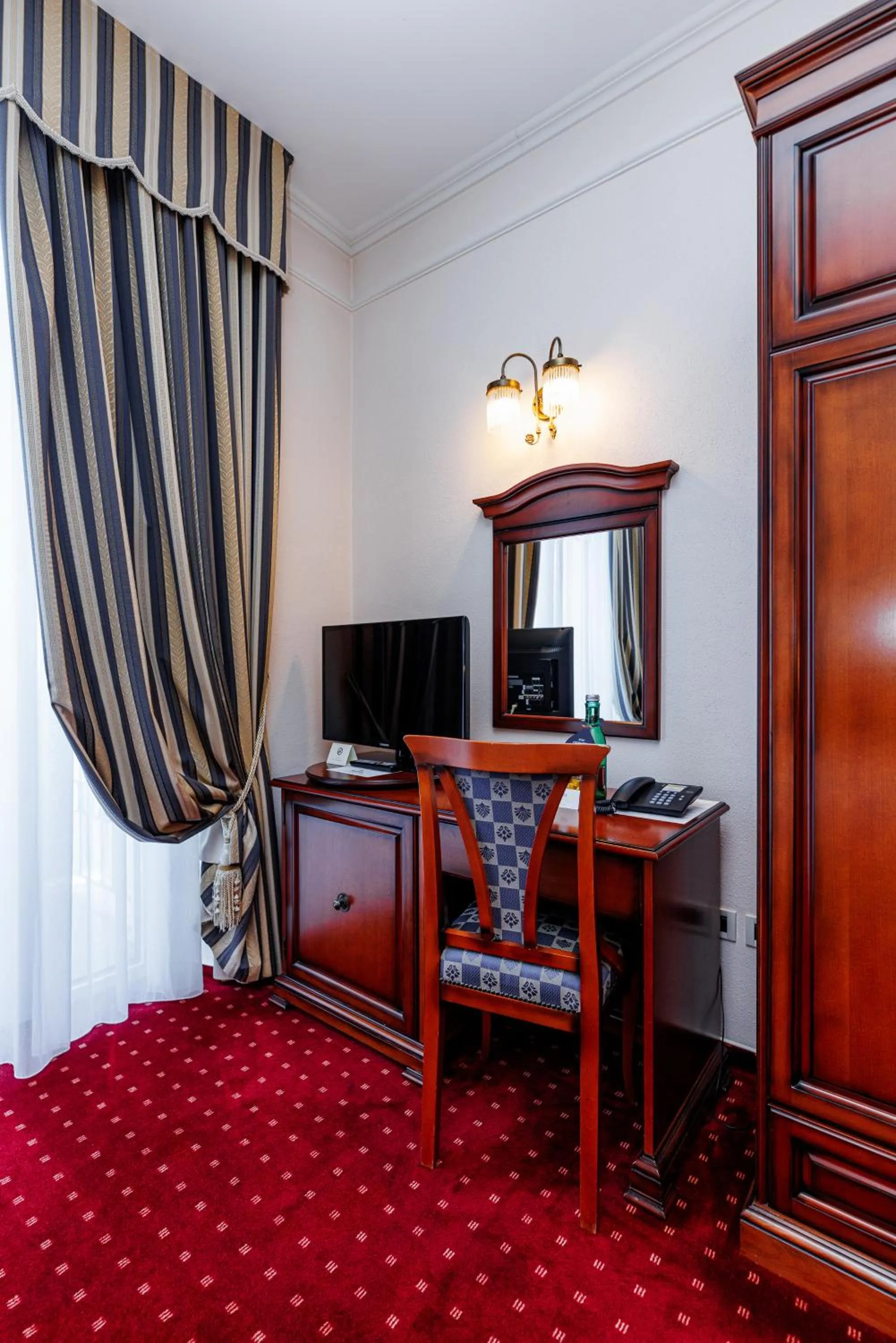 TV and multimedia in Hotel Savoy