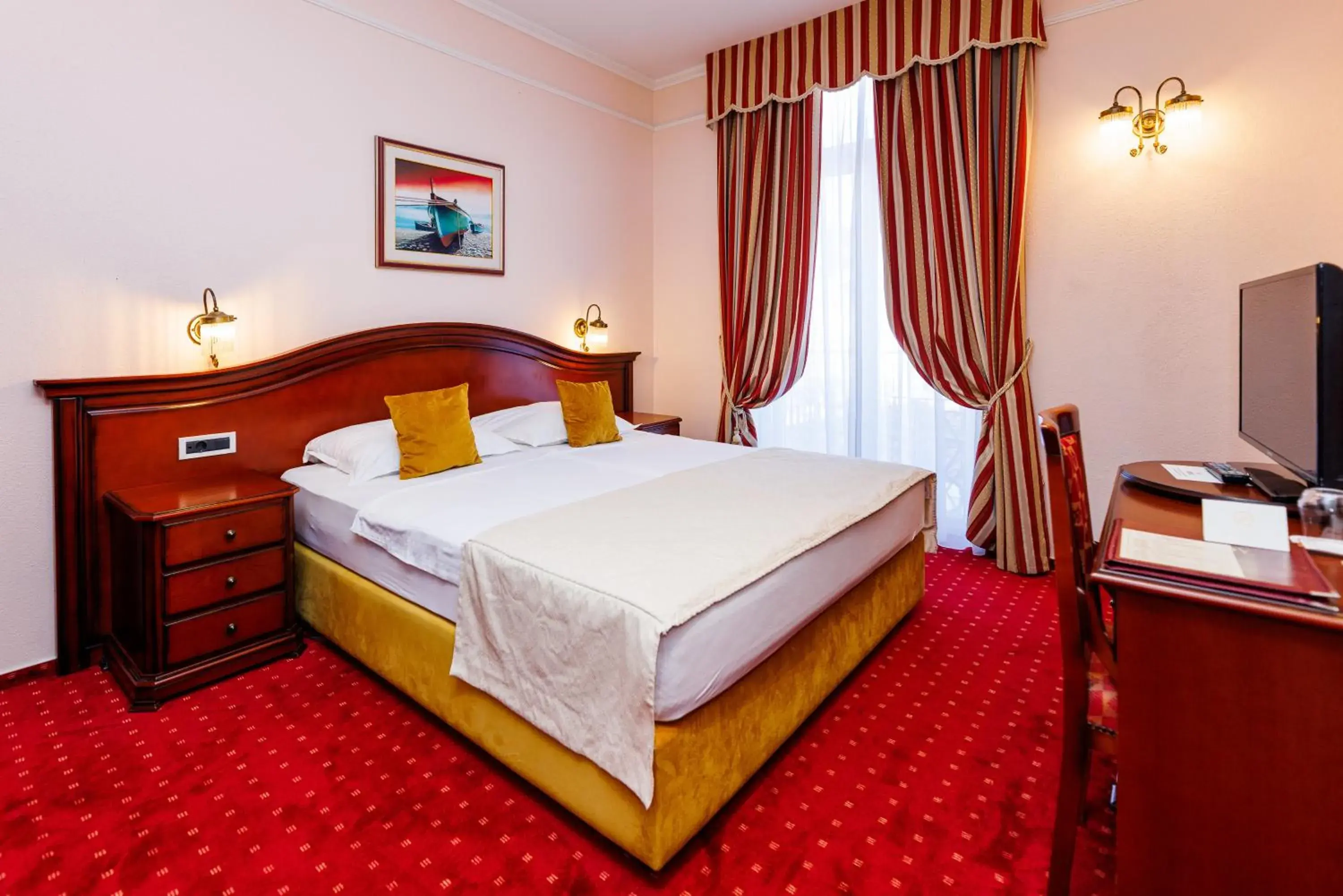 Standard Double Room with Balcony in Hotel Savoy Standard Double Room with Balcony in Hotel Savoy